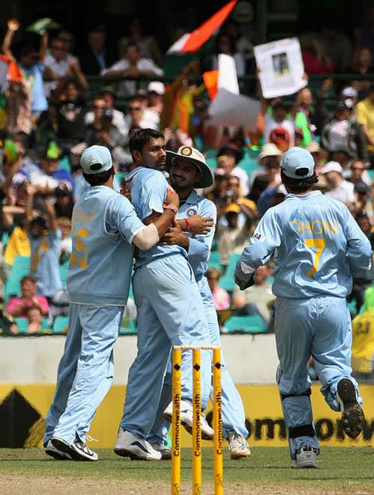 Praveen Kumar had Australia in trouble, Australia v India, CB Series, 1st final, Sydney, March 2, 2008