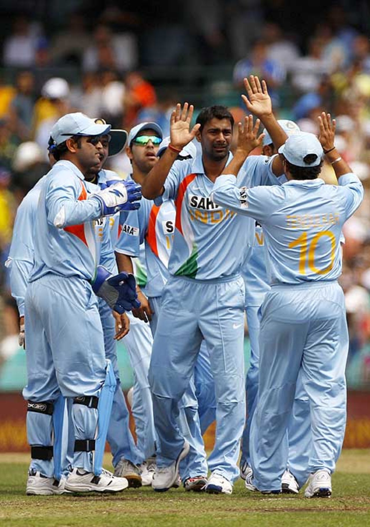 Praveen Kumar picked up two wickets with the new ball, Australia v India, CB Series, 1st final, Sydney, March 2, 2008