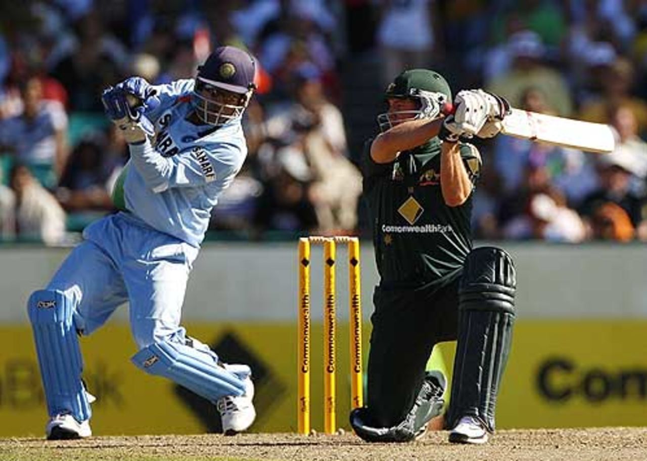 Mahendra Singh Dhoni snapped up James Hopes, Australia v India, CB Series, 1st final, Sydney, March 2, 2008