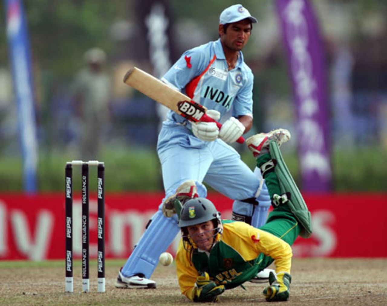 Bradley Barnes makes an athletic attempt to catch the ball, India v South Africa, Under-19 World Cup final, Kuala Lumpur, March 2, 2008 

