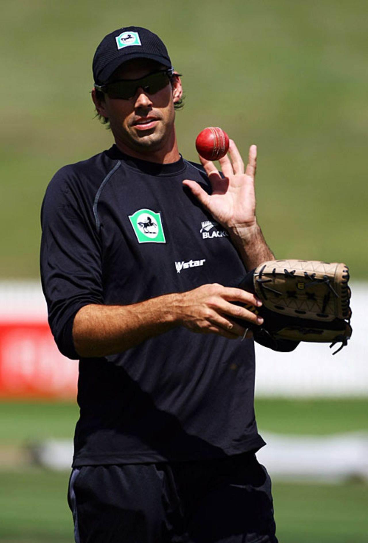 Stephen Fleming takes a catch during training, Hamilton, March 3, 2008