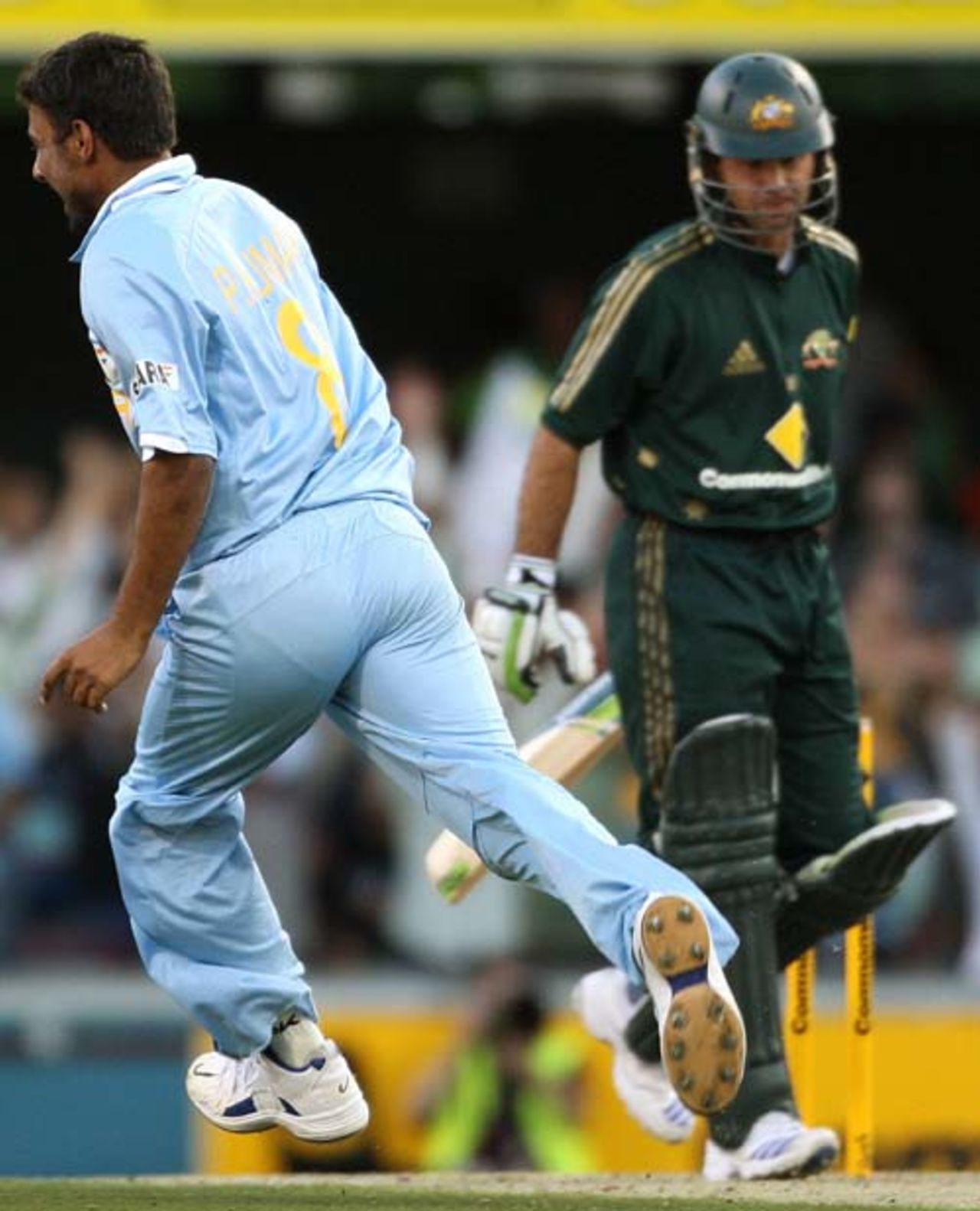 Praveen Kumar gets rid of Ricky Ponting, Australia v India, CB Series, 2nd final, Brisbane, March 4, 2008