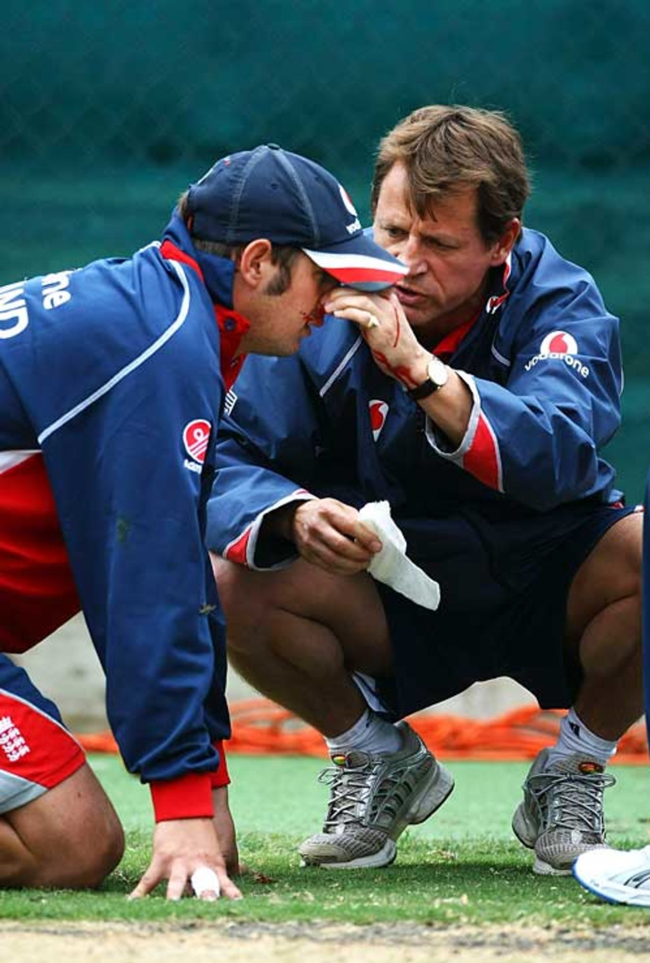 Phil Mustard suffers a broken nose during training, Hamilton, March 4, 2008