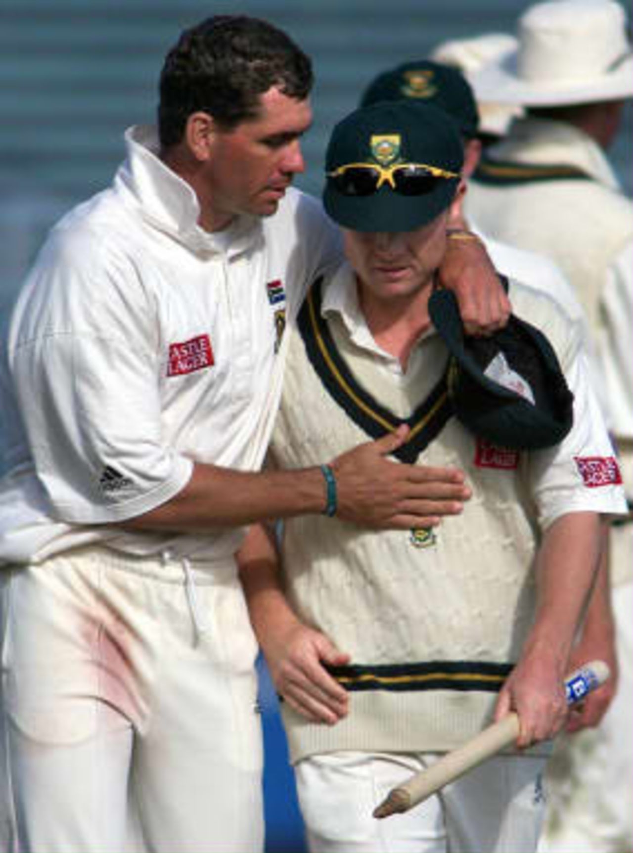 Cronje congratulates Cullinan at the end of the match  - South Africa in New Zealand, 1998/99, 1st Test, New Zealand v South Africa, Eden Park, Auckland, 27,28 February, 1,2,3 March 1999.