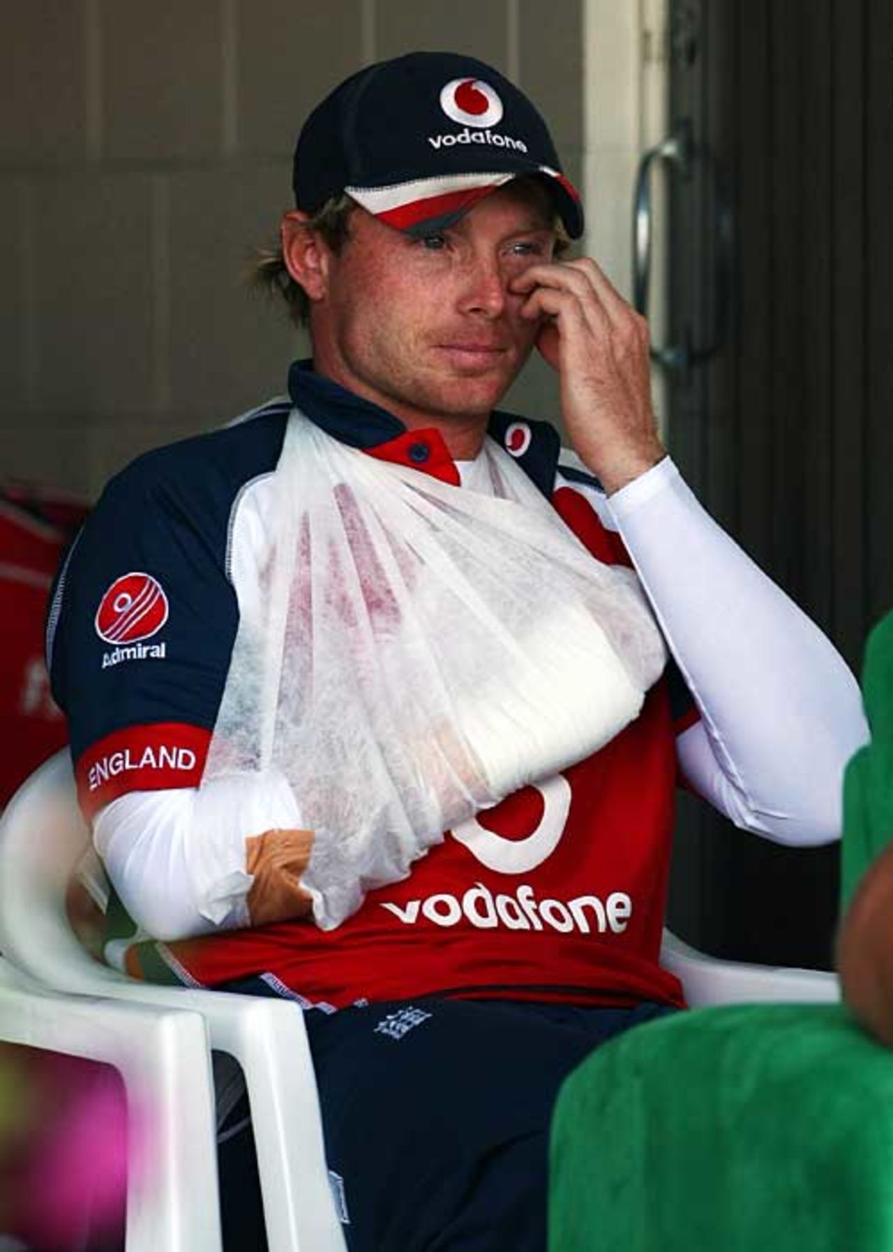 Ian Bell sat out most of the first day with his wrist injury, New Zealand v England, 1st Test, Hamilton, March 5, 2008