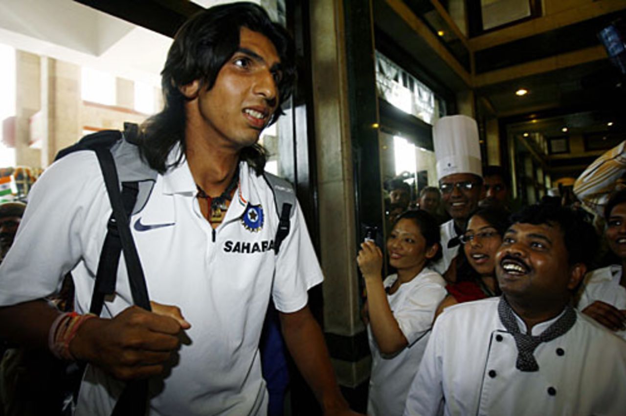 Ishant Sharma is welcomed in to the Intercontinental hotel, New Delhi, March 6, 2008