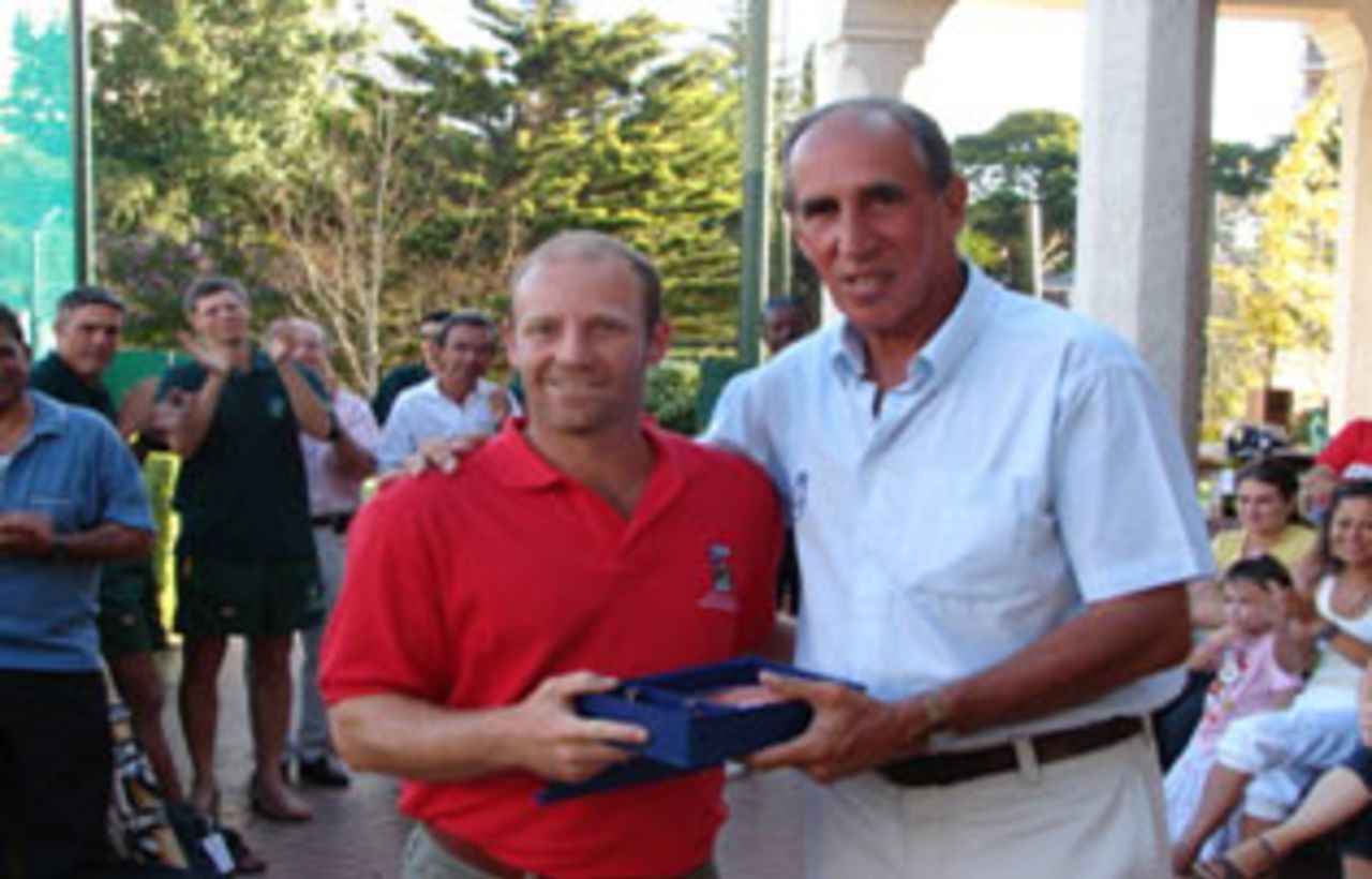 Simon Shalders of Chile with his Player-of-the-Tournament award, presented by Ricardo Lord, ICC Americas Division 3 Championship, February, 2008
