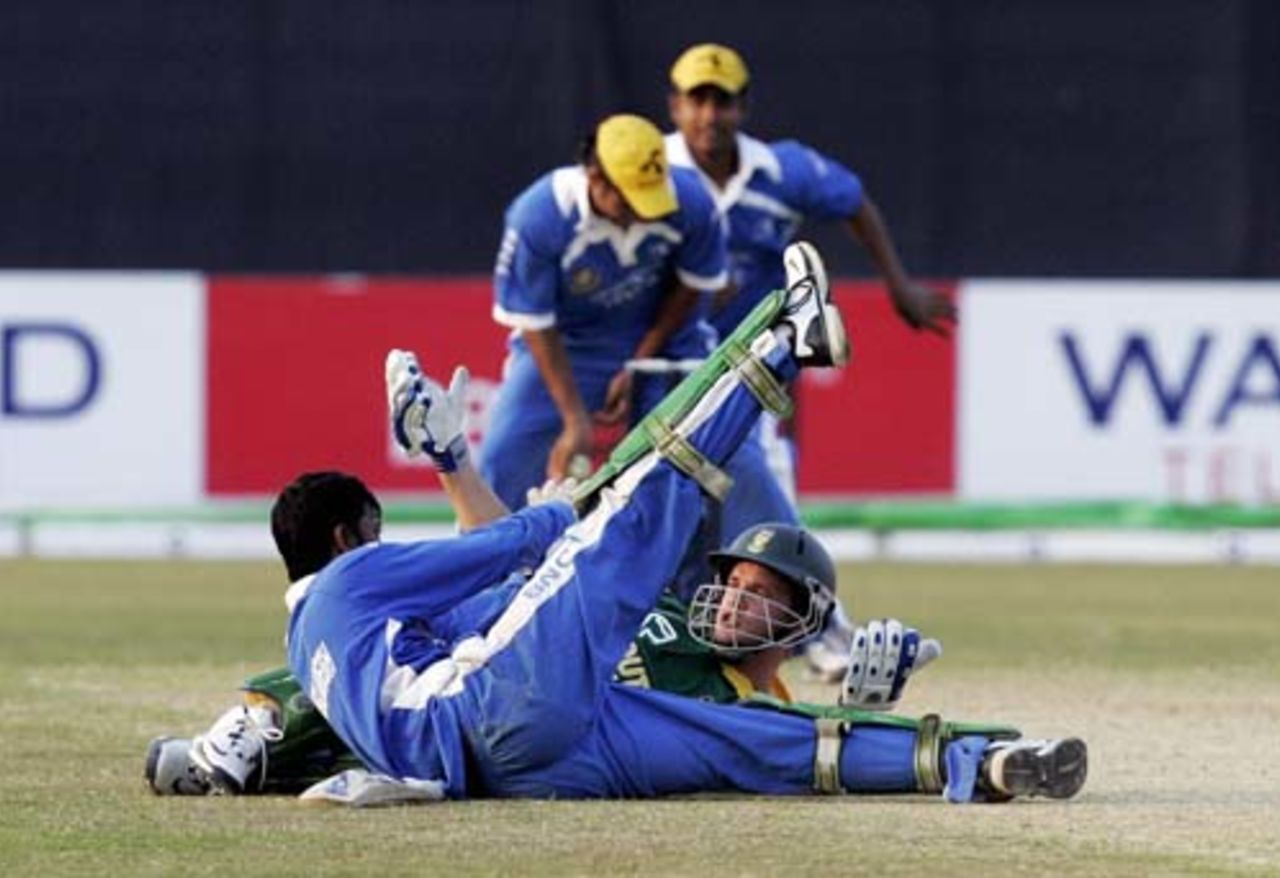 Albie Morkel is run out after colliding with Dhiman Ghosh, Bangladesh Cricket Board XI v South Africans, one-day tour match, Chittagong, March 7, 2008 