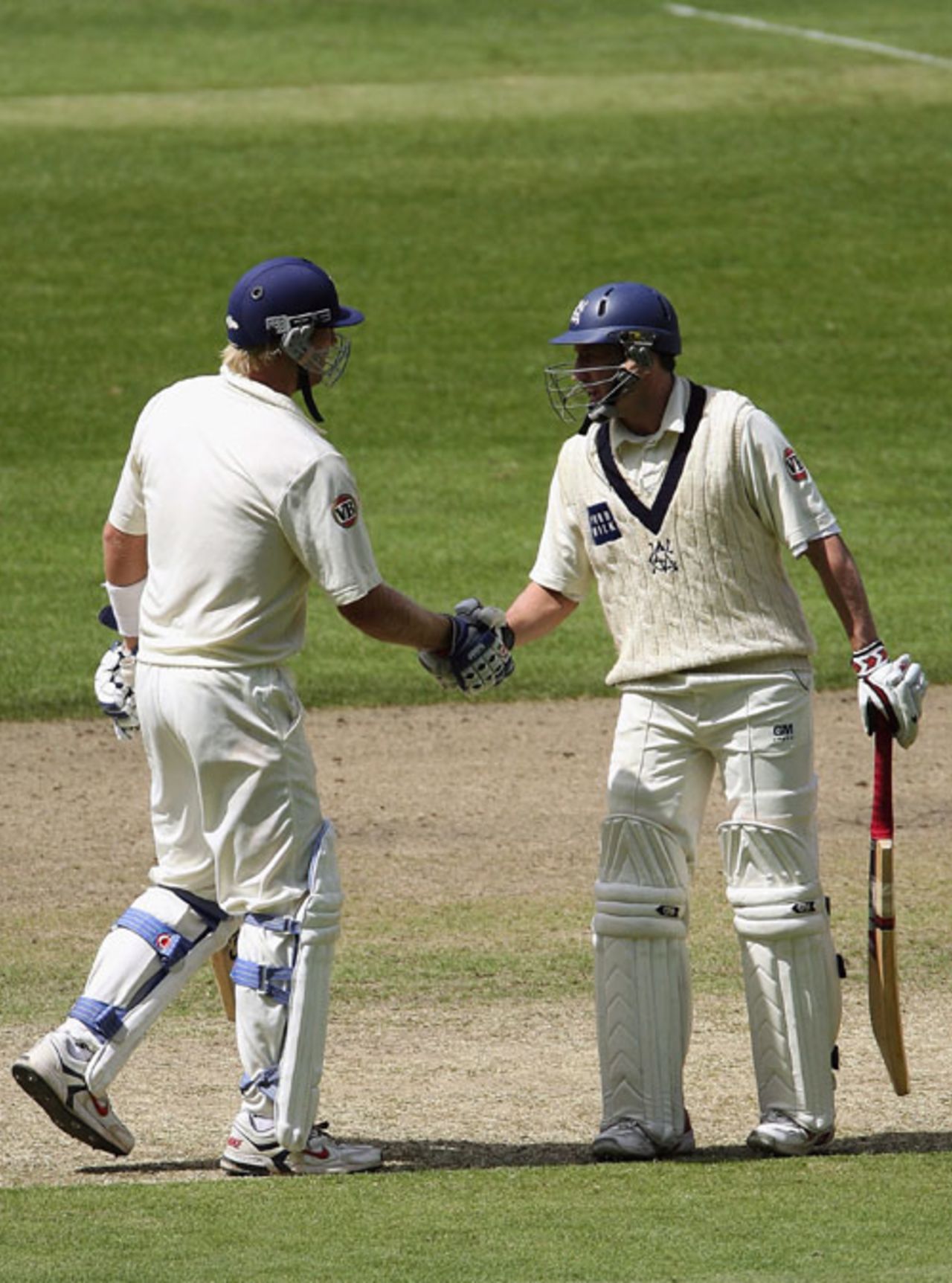 Cameron White and David Hussey during their 165-run fifth-wicket stand, Victoria v Queensland, Pura Cup, Melbourne, March 8, 2008 
