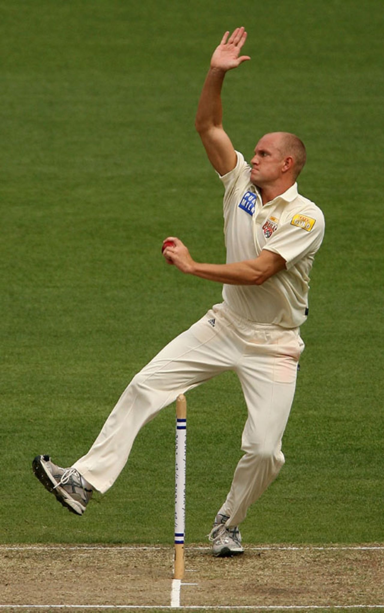 Scott Brant approaches his delivery stride, Victoria v Queensland, Pura Cup, Melbourne, March 8, 2008 
