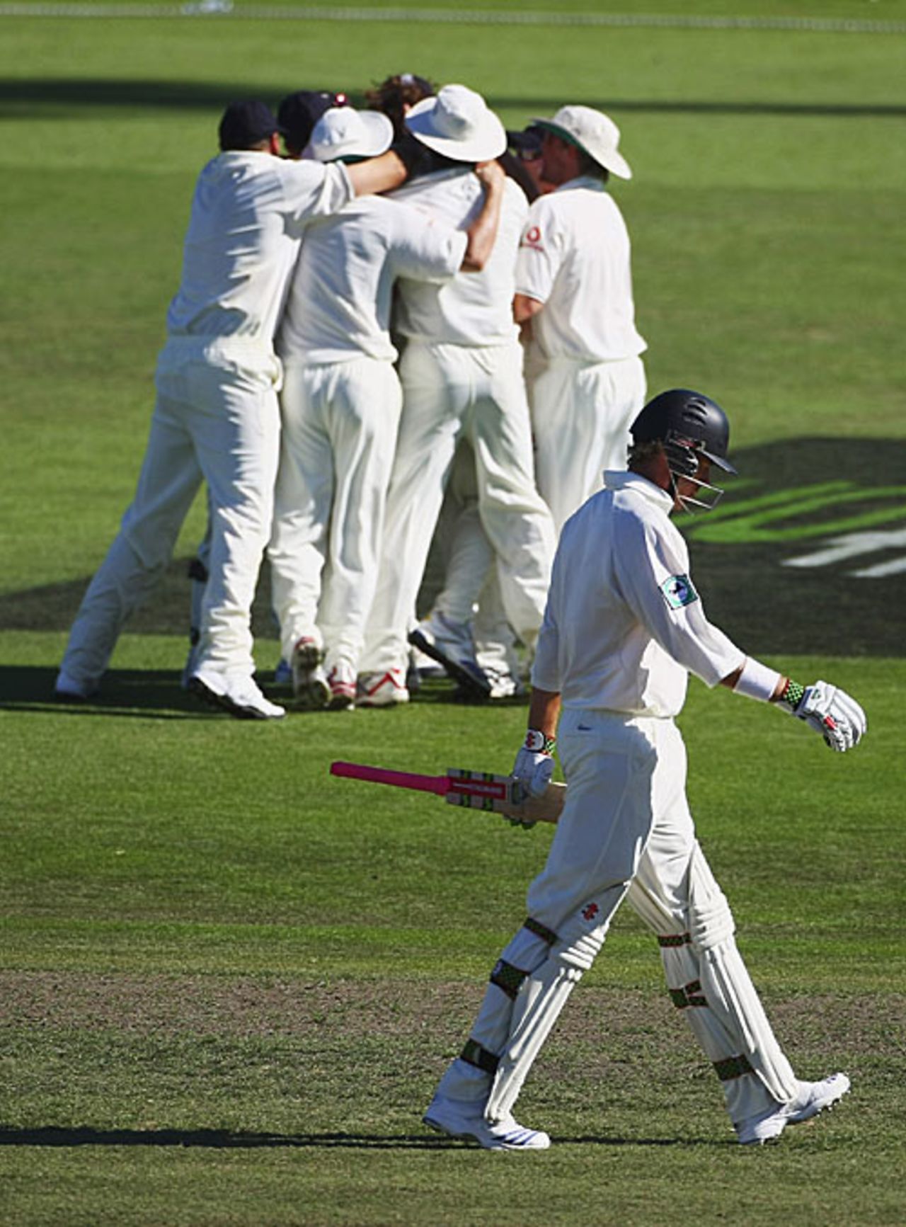 Jacob Oram trudges off for a duck as England celebrate Ryan Sidebottom's hat-trick, New Zealand v England, 1st Test, Hamilton, March 8, 2008
