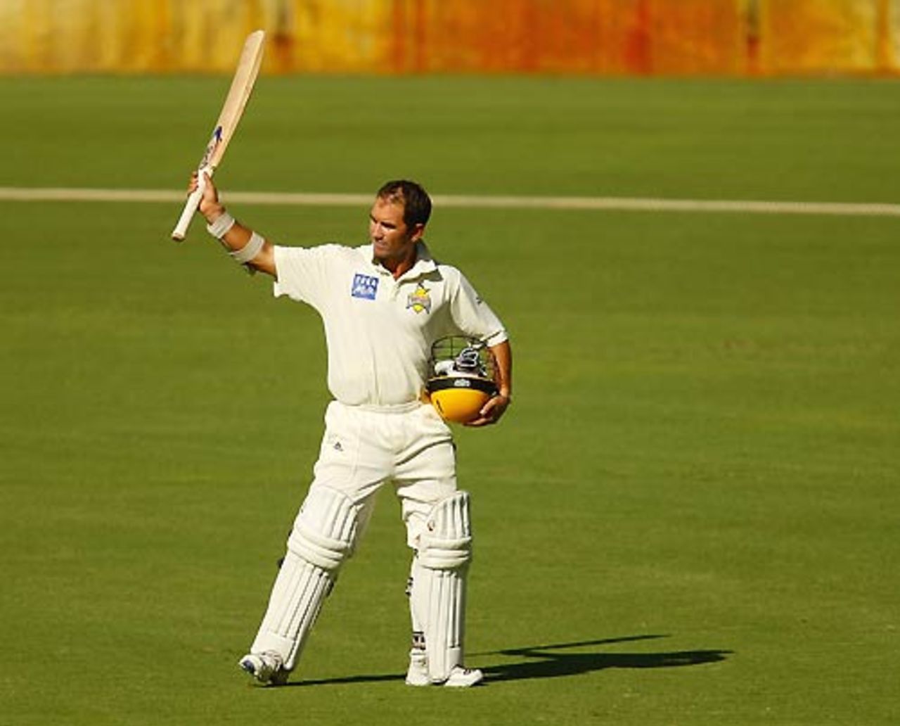 Justin Langer salutes the crowd and players after his final first-class appearance for Western Australia , Western Australia v Tasmania, Pura Cup, Perth, 2nd day, March 8, 2008