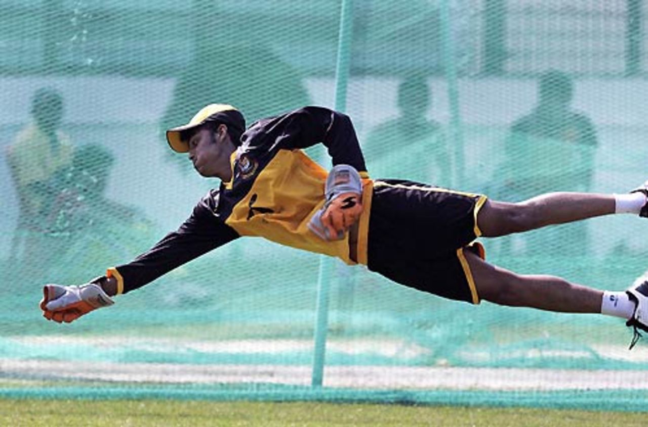 Dhiman Ghosh attempts an acrobatic save, Chittagong, March 8, 2008