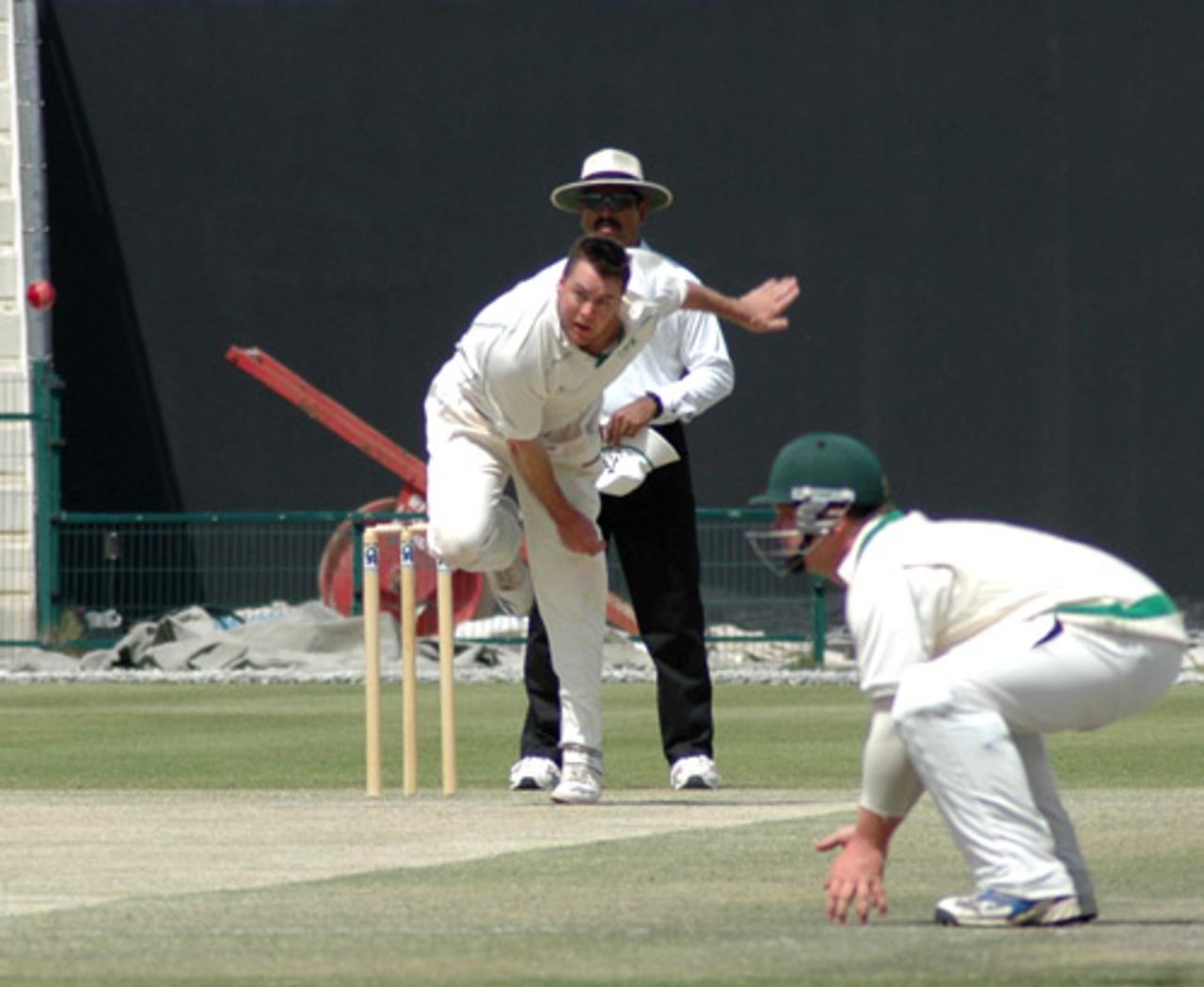 Dave Langford-Smith bustles in, UAE v Ireland, Intercontinental Cup, 3rd day, Abu Dhabi, March 8, 2008 
