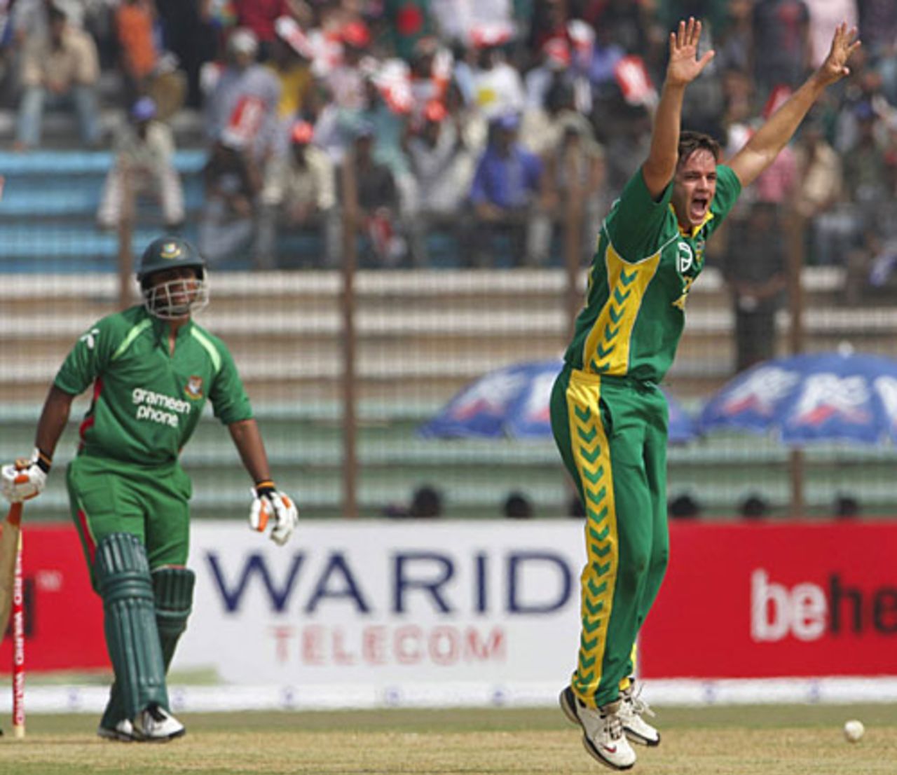 Albie Morkel appeals for Shahriar  Nafees' wicket, Bangladesh v South Africa, 1st ODI, Chittagong, March 9, 2008