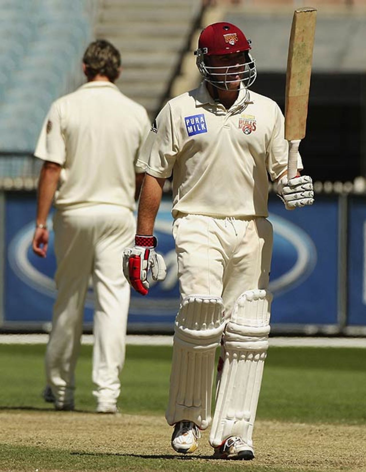 Ryan Broad acknowledges the cheers after reaching his half-century, Victoria v Queensland, Pura Cup, Melbourne, March 9, 2008 