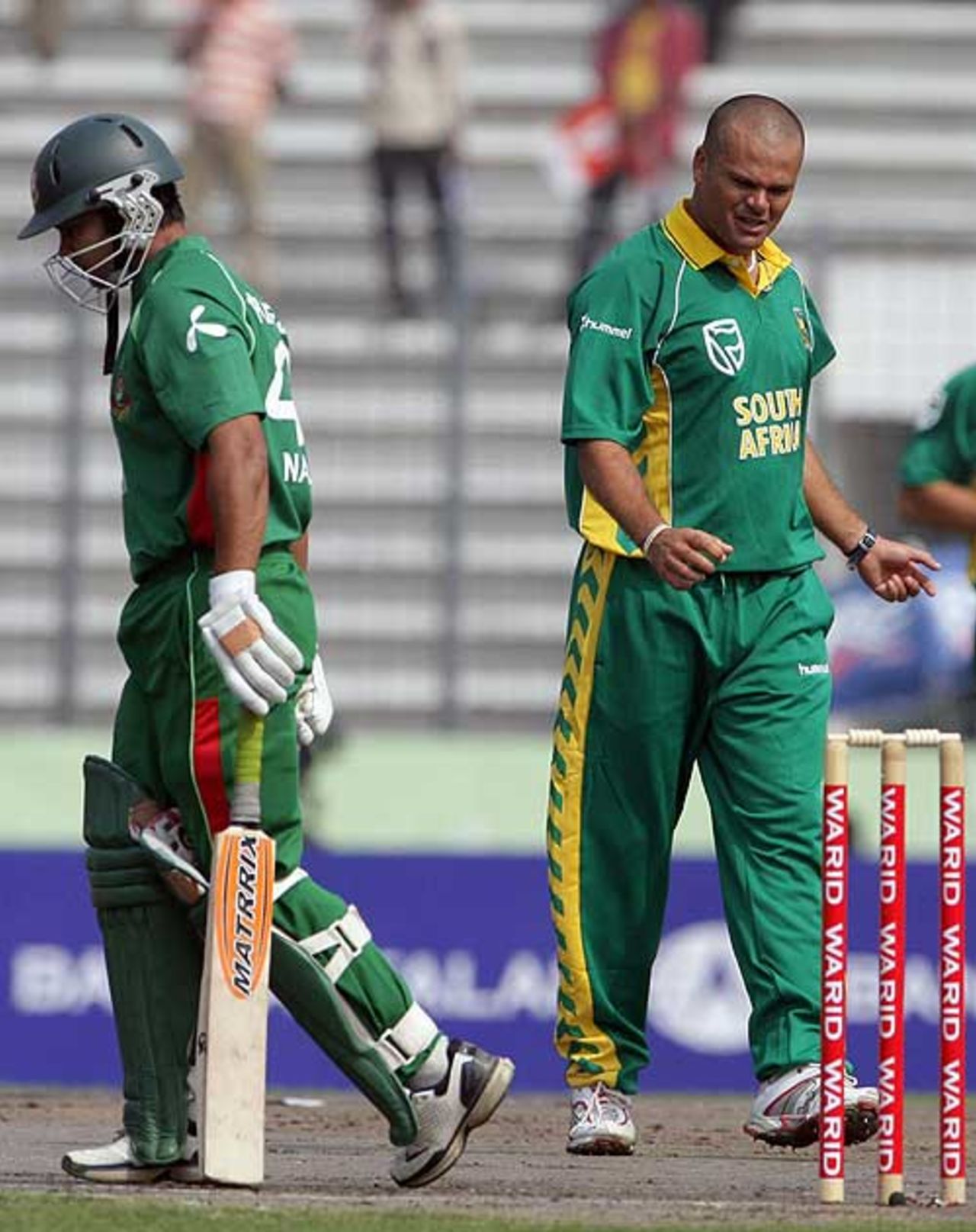 Charl Langeveldt sends Nazimuddin on his way, Bangladesh v South Africa, 2nd ODI, Mirpur, March 12, 2008