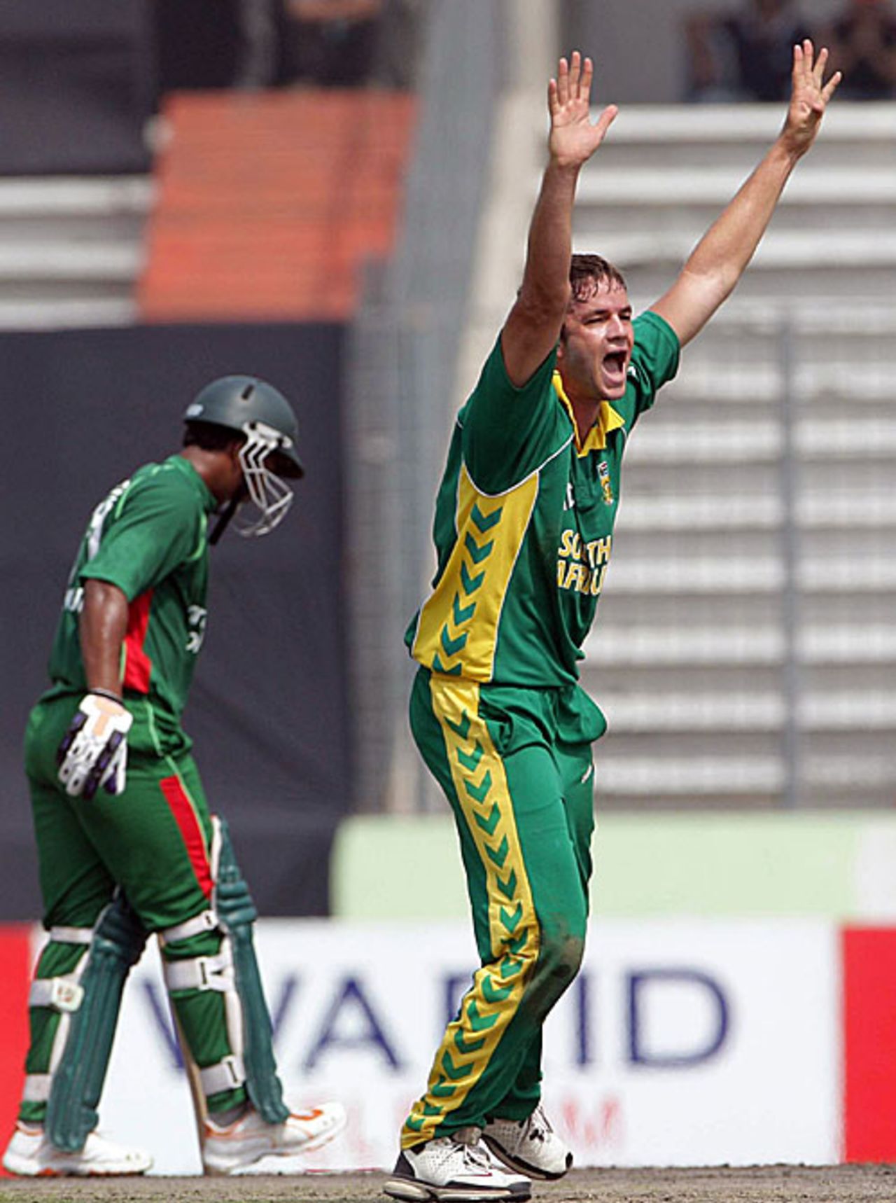 Albie Morkel appeals unsuccessfully for lbw, Bangladesh v South Africa, 2nd ODI, Mirpur, March 12, 2008