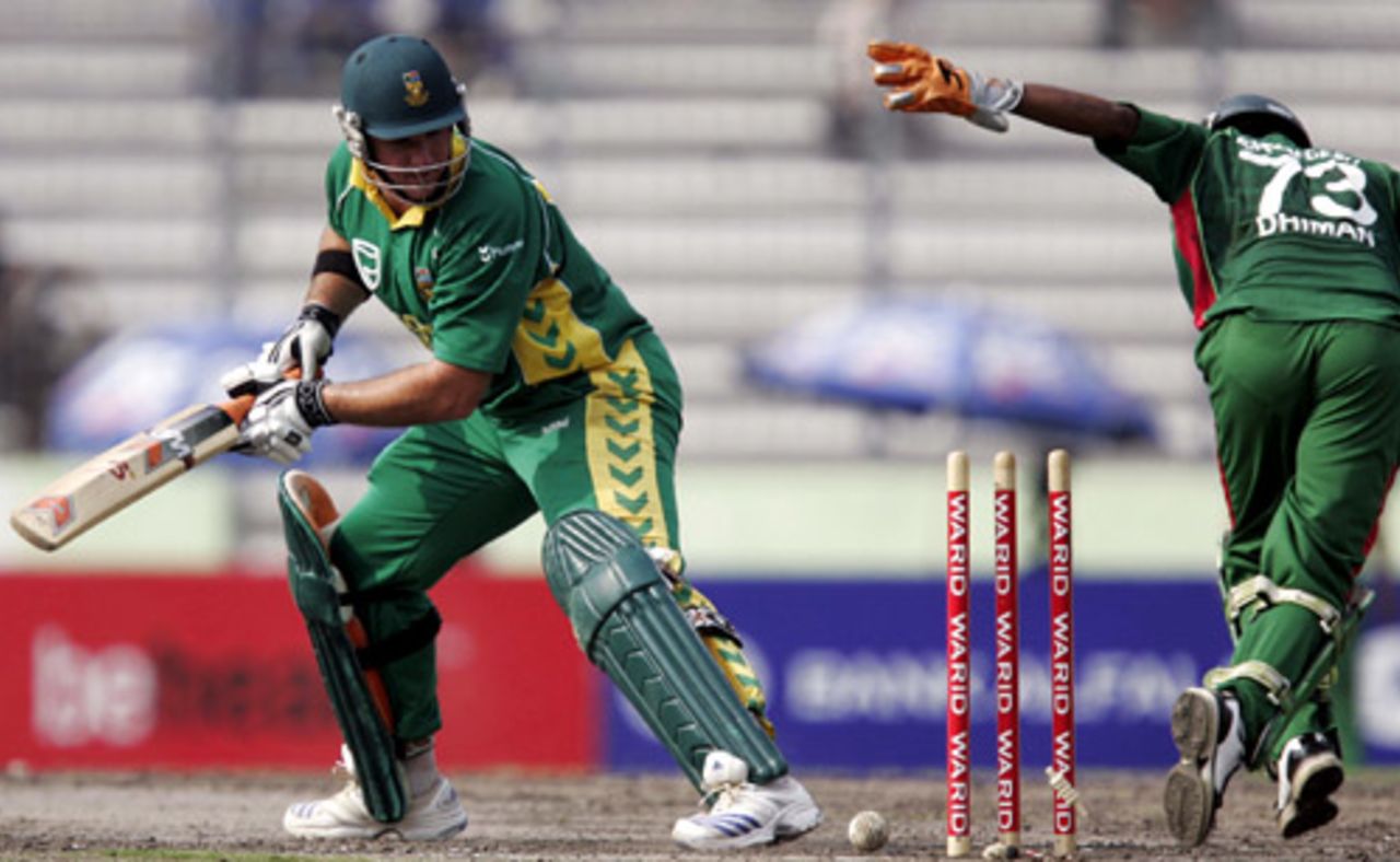 Graeme Smith is bowled by Abdur Razzak, Bangladesh v South Africa, 2nd ODI, Mirpur, March 12, 2008