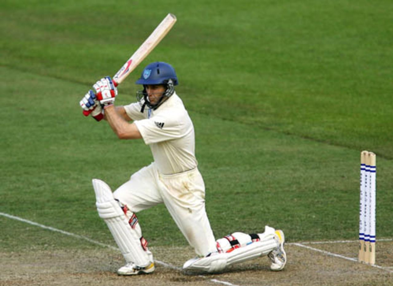 Simon Katich drives down the ground, New South Wales v Queensland, Pura Cup, Sydney, 2nd day, October 27, 2007