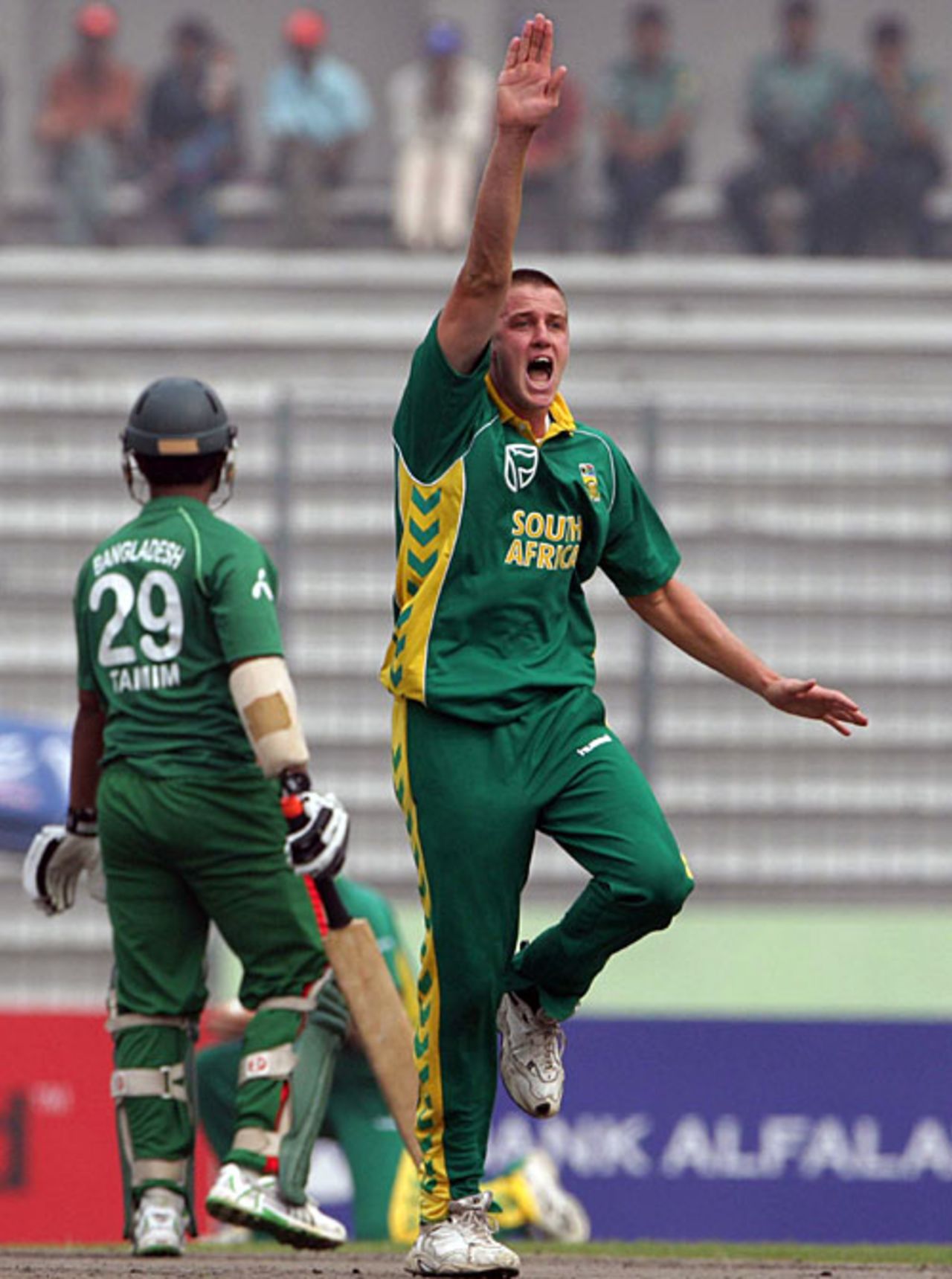 Morne Morkel appeals for a leg before decision, Bangladesh v South Africa, 3rd ODI, Mirpur, March 14, 2008 
