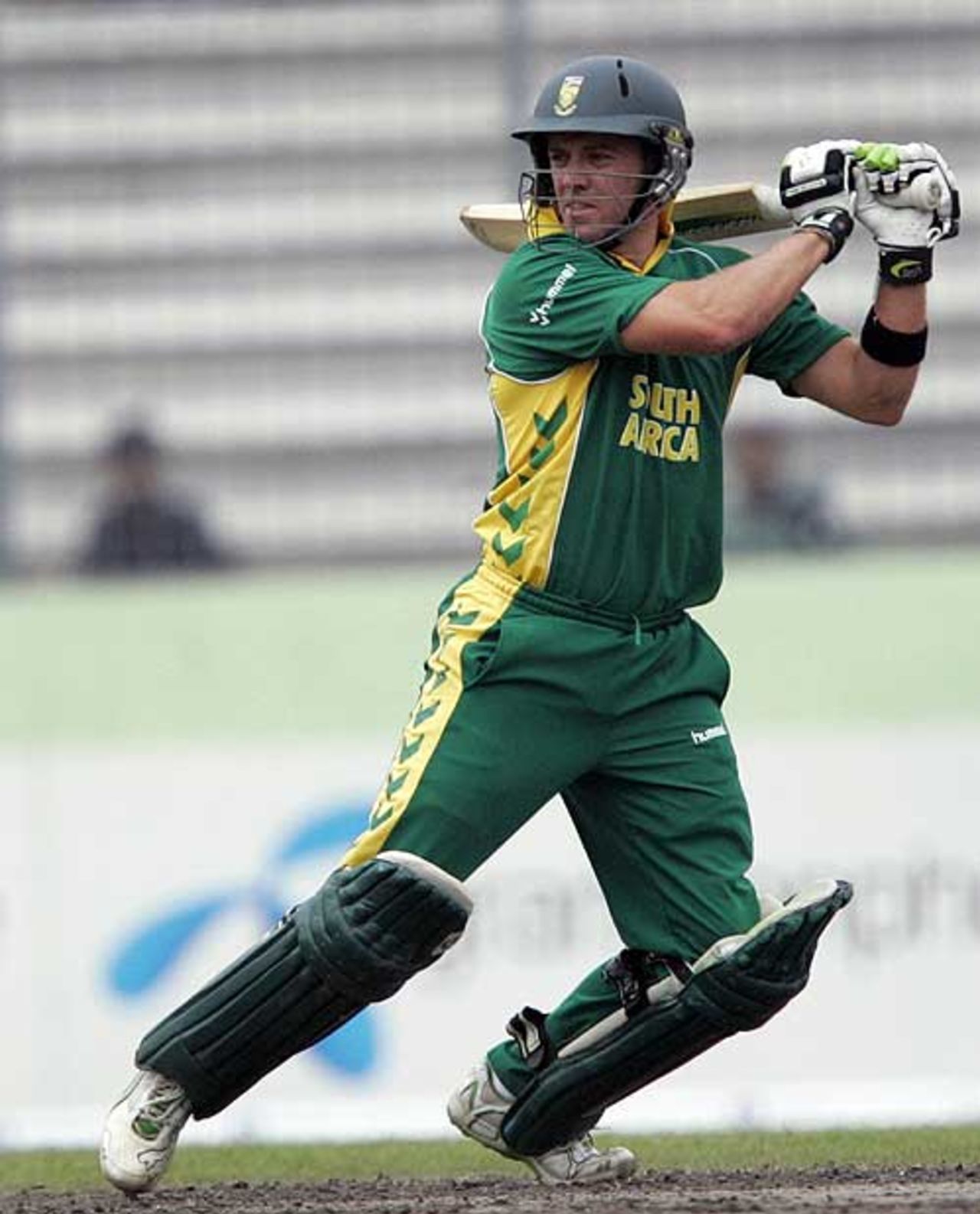 AB de Villiers spanked 40 to take South Africa close, Bangladesh v South Africa, 3rd ODI, Mirpur, March 14, 2008 
