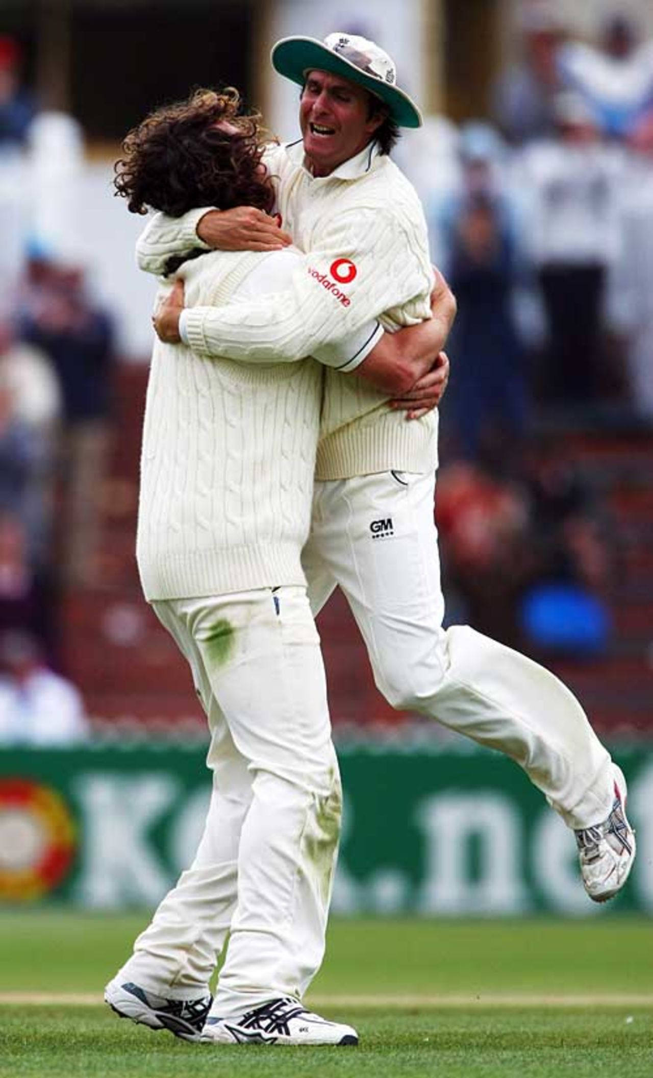 Michael Vaughan and Ryan Sidebottom enjoy the late wicket of Jacob Oram, New Zealand v England, 2nd Test, 3rd day, Wellington, March 16, 2008