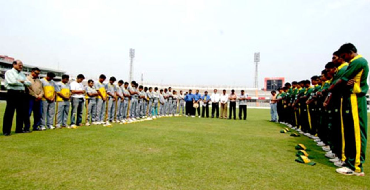 The players and match officials observe a minute's silence in memory of Manjural Islam and Sajjadul Hasan before the final, Dhaka Premier Division Twenty20 Cricket League 2007-08, March 16, 2008