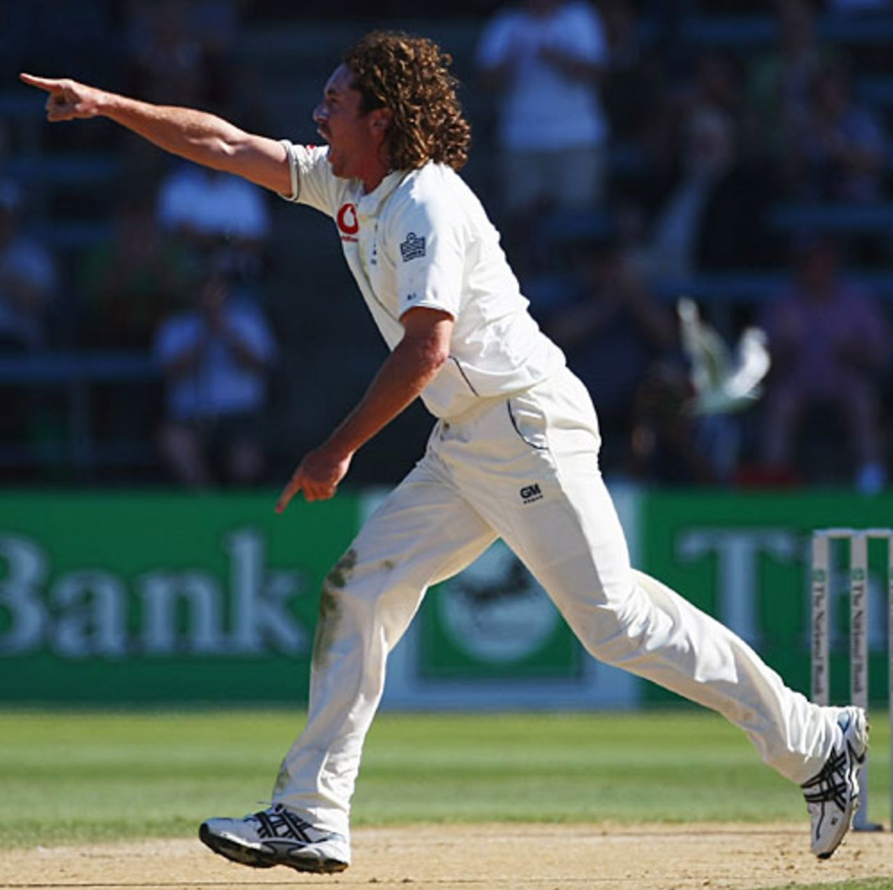 Ryan Sidebottom sends Daniel Vettori packing in the second over of the final day, New Zealand v England, 2nd Test, Wellington, March 16, 2008