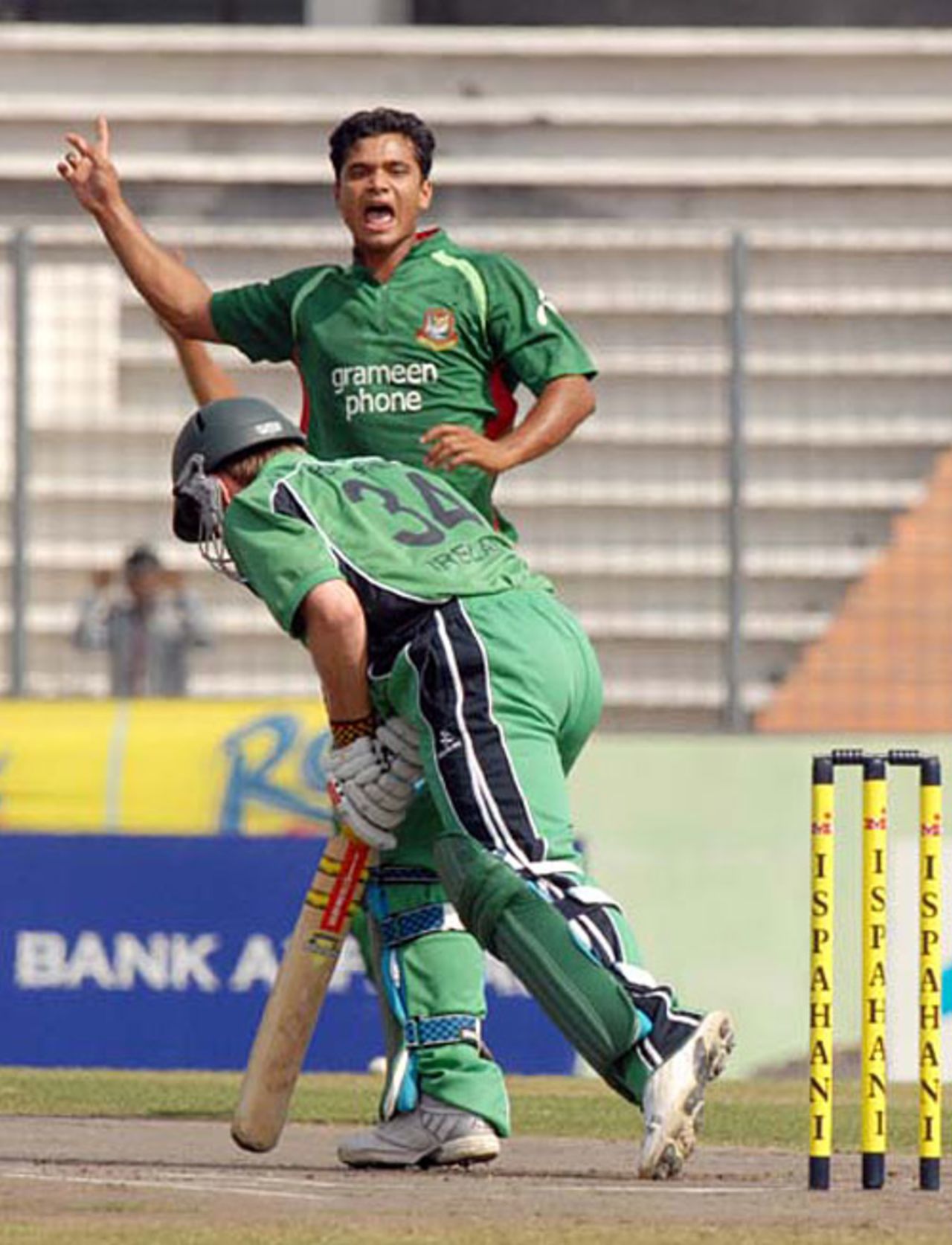 Mashrafe Mortaza snares William Porterfield, Bangladesh v Ireland, 1st ODI, Mirpur, March 18, 2008 