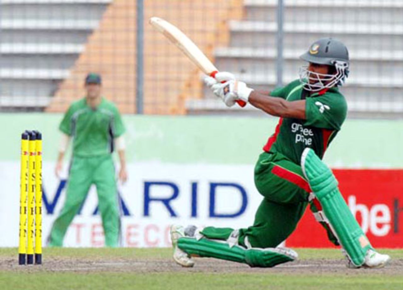 Aftab Ahmed plays a reverse-sweep during his 61, Bangladesh v Ireland, 2nd ODI, Mirpur, March 20, 2008 