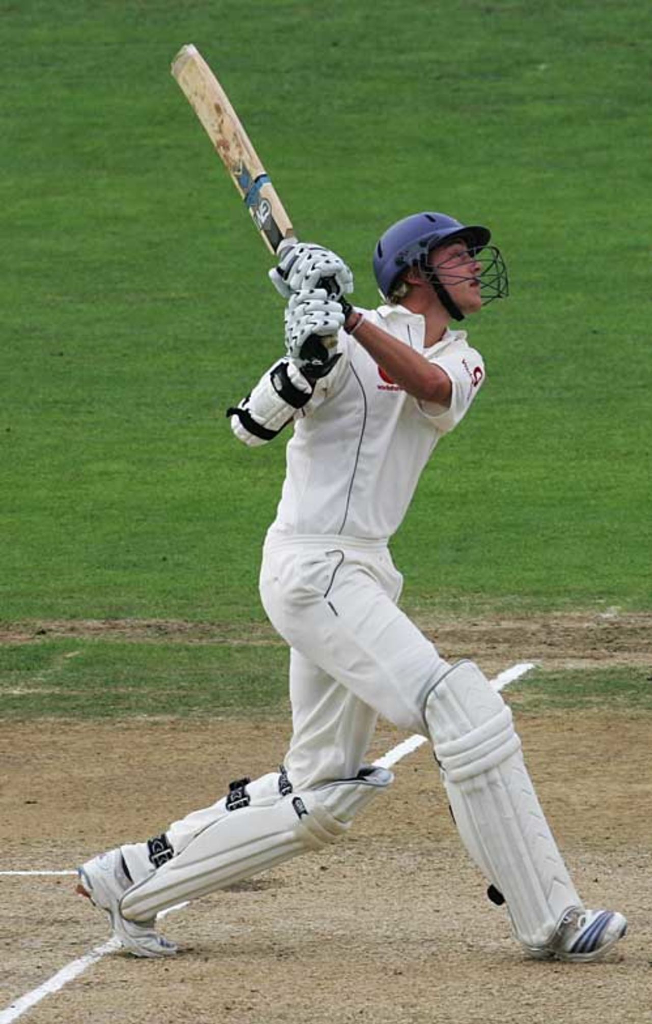 Stuart Broad hits out during his brisk 31, New Zealand v England, 3rd Test, Napier, March 25, 2008