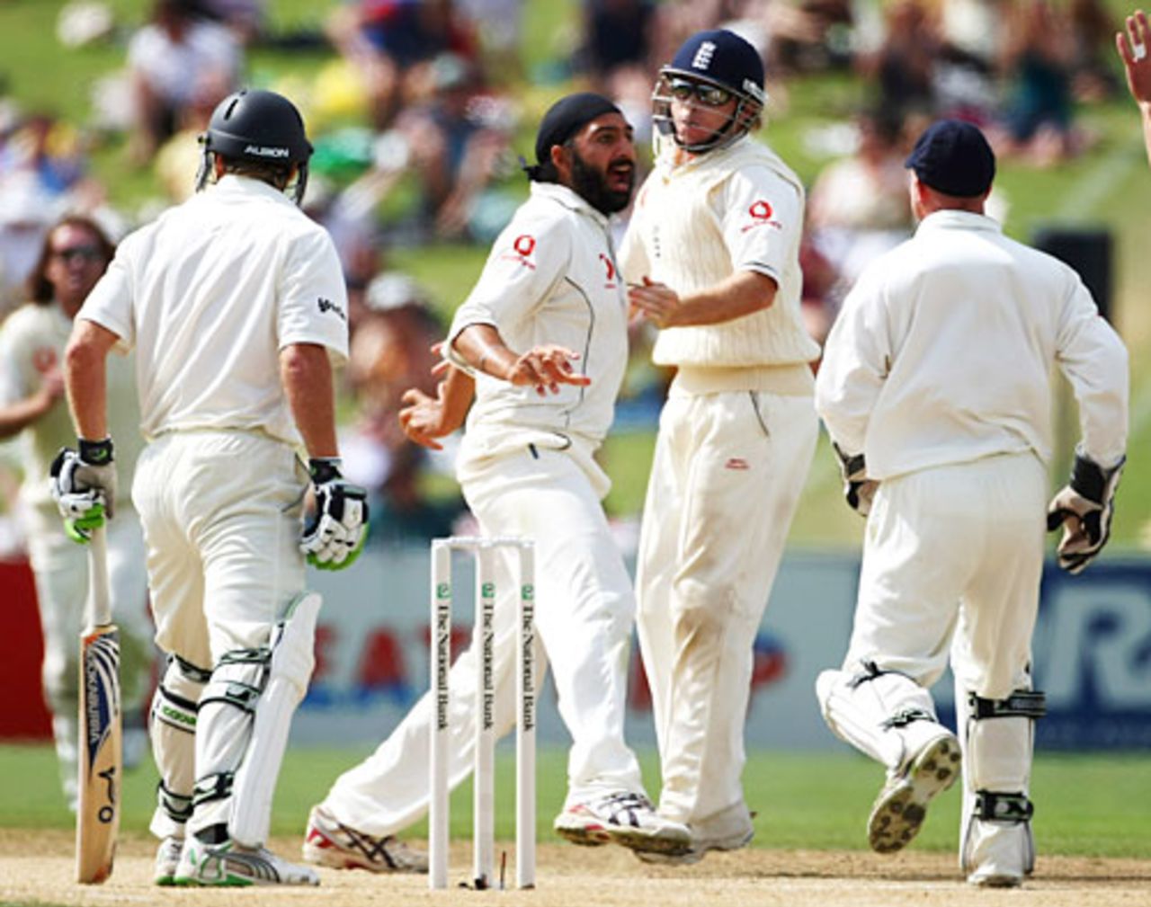 Monty Panesar celebrates dismissing Jamie How, New Zealand v England, 3rd Test, Napier, March 25, 2008