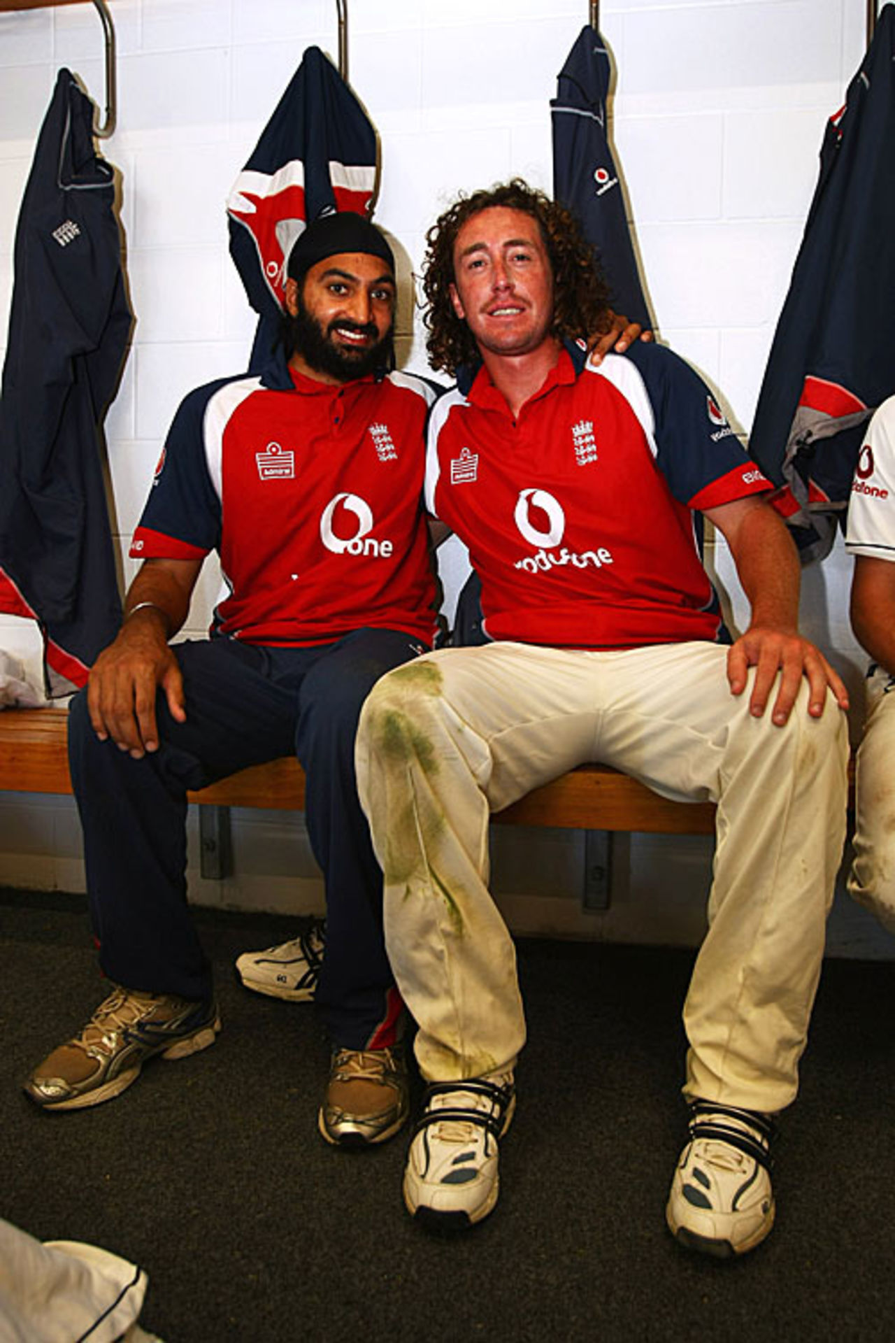 Monty Panesar and Ryan Sidebottom bask in England's series victory, New Zealand v England, 3rd Test, Napier, March 26, 2008