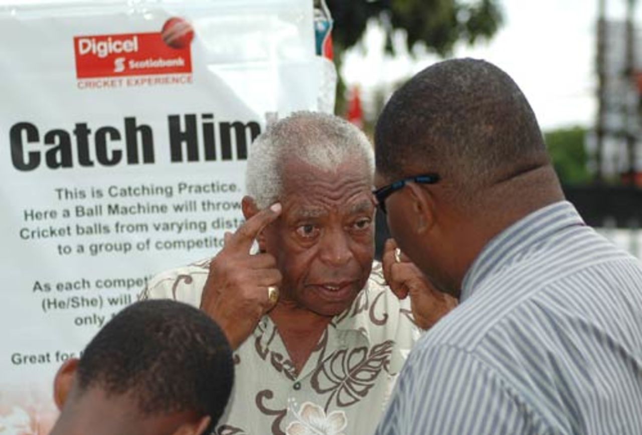 Lance Gibbs hands out advice at a coaching clinic, Port of Spain, April 1, 2008