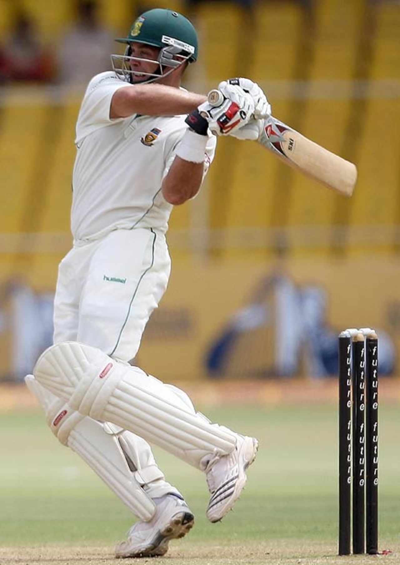 Jacques Kallis heaved away the short balls with fierce pull shots, India v South Africa, 2nd Test, Ahmedabad, 2nd day, April 4, 2008