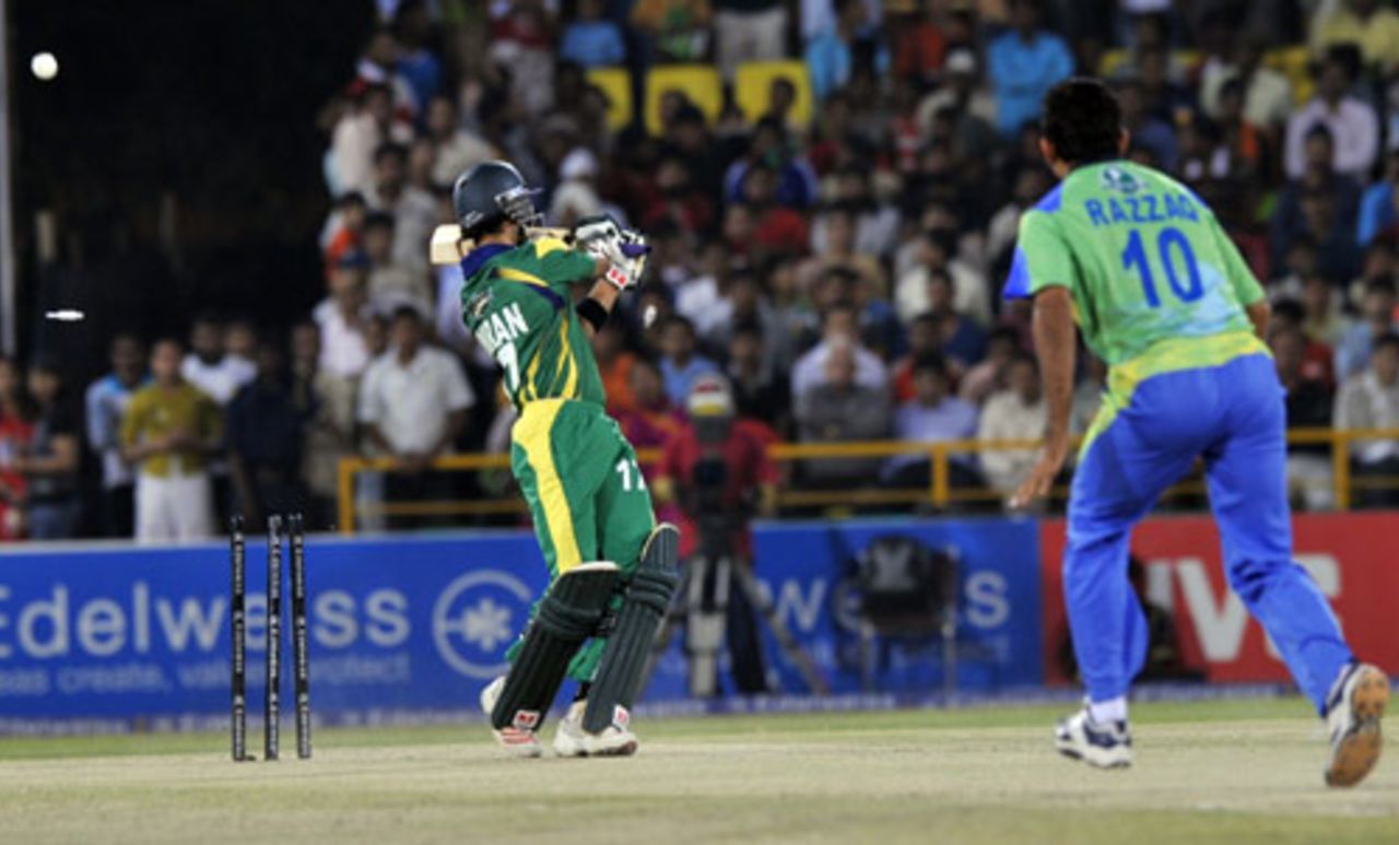 Imran Nazir is bowled by Abdul Razzaq, Hyderabad Heroes v Lahore Badshahs, 1st final, Indian Cricket League, Panchkula, April 4, 2008