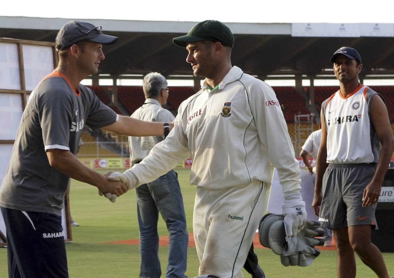 Gary Kirsten shakes hands with Mark Boucher, India v South Africa, 2nd Test, Ahmedabad, 3rd day, April 5, 2008