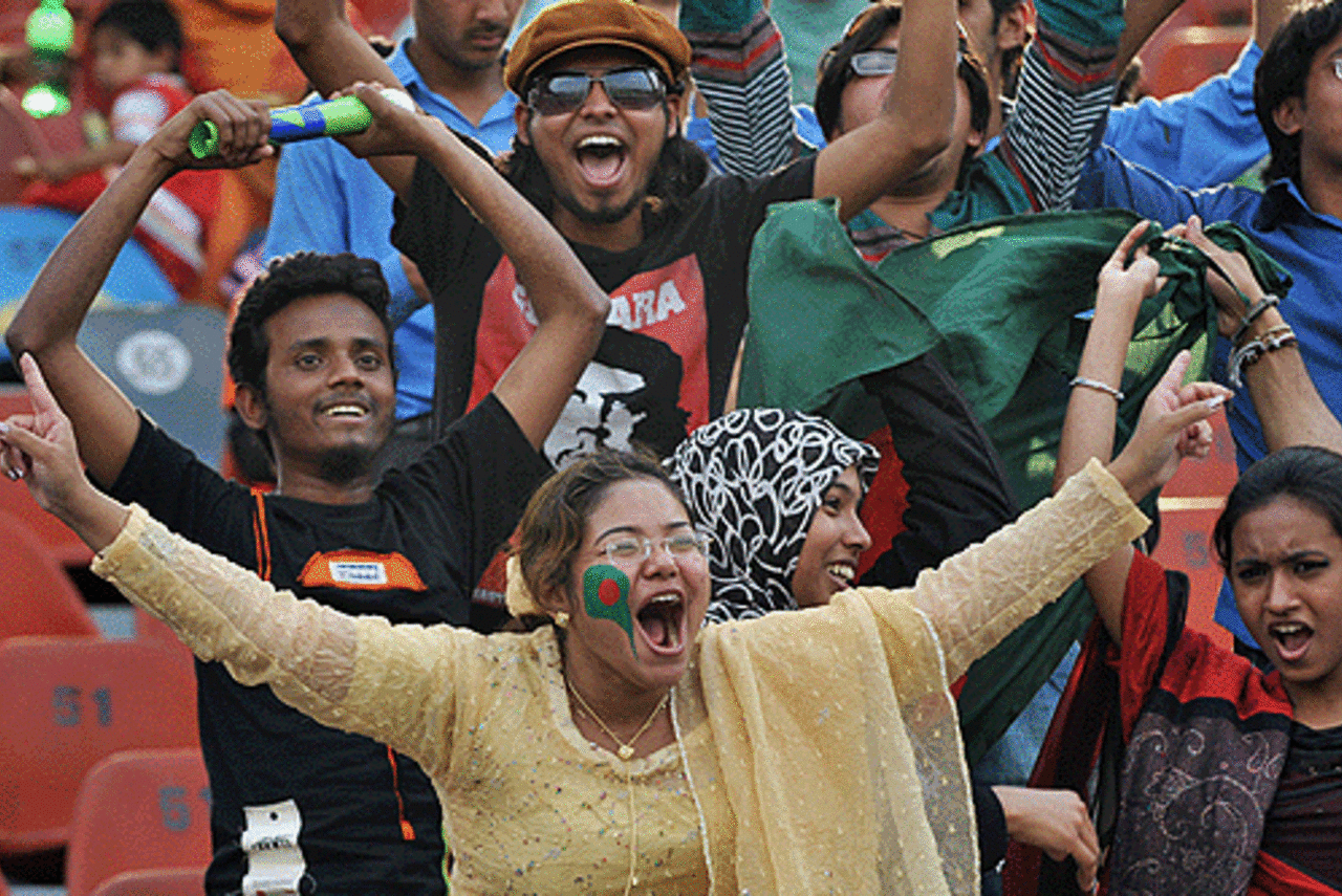 Bangladesh fans cheer the three early wickets, Pakistan v Bangladesh, 1st ODI, Lahore, April 8, 2008