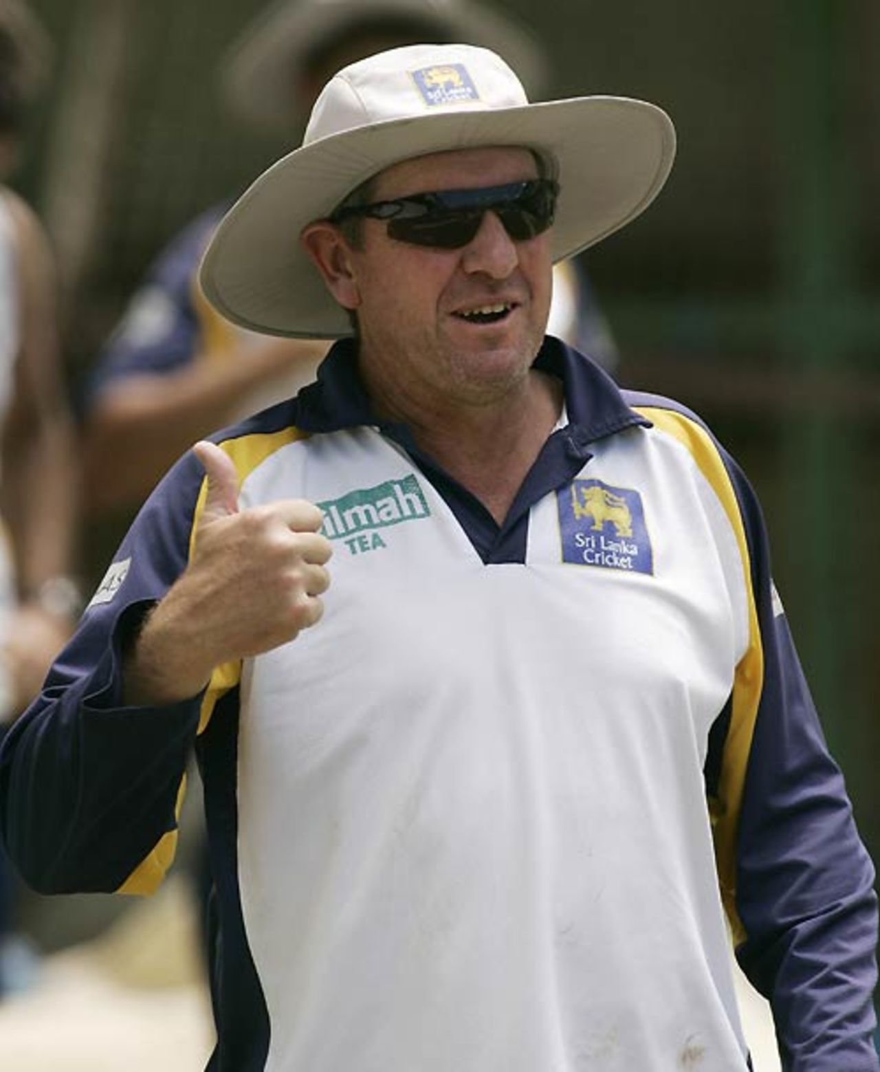 Trevor Bayliss coordinates a training session, Port of Spain, April 8, 2008