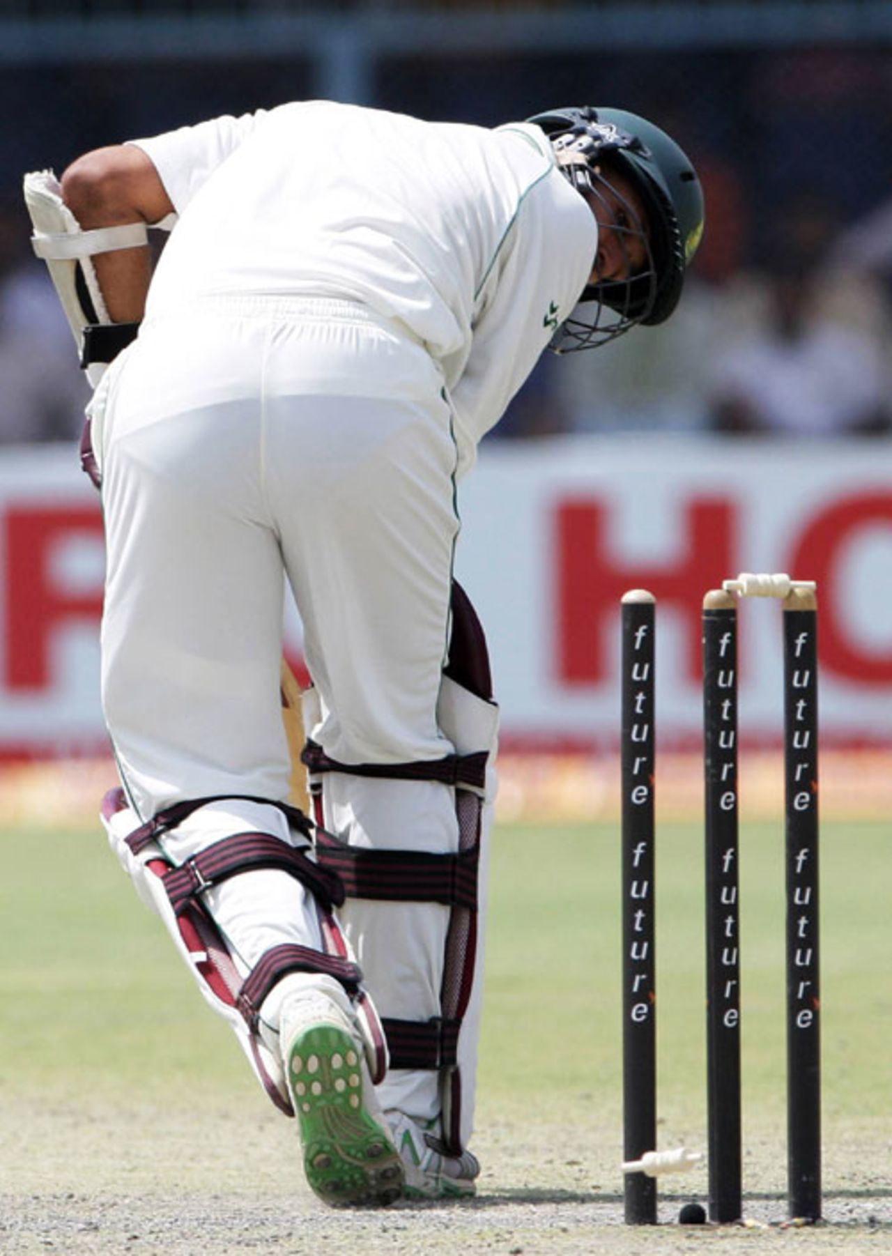 Hashim Amla looks back to see his dislodged leg bail, India v South Africa, 3rd Test, Kanpur, 1st day, April 11, 2008