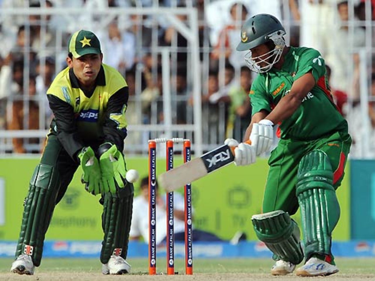 Mohammad Ashraful scored a cameo 22 off 25 balls, Pakistan v Bangladesh, 2nd ODI, Faisalabad, April 11, 2008 