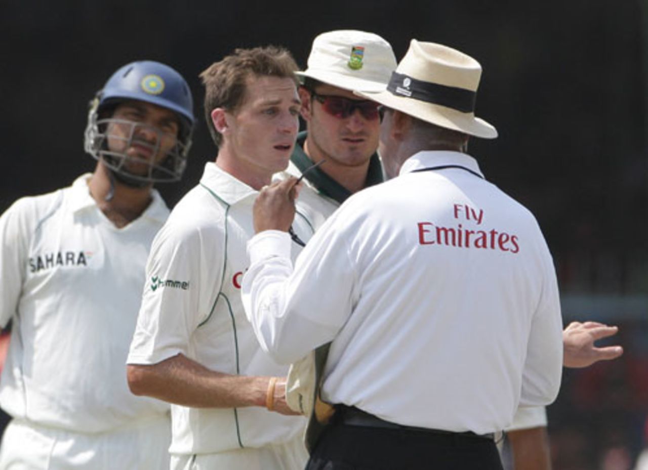 Umpire Billy Doctrove talks with Dale Steyn after his verbal exchange with Yuvraj Singh, India v South Africa, 3rd Test, Kanpur, 2nd day, April 12, 2008 