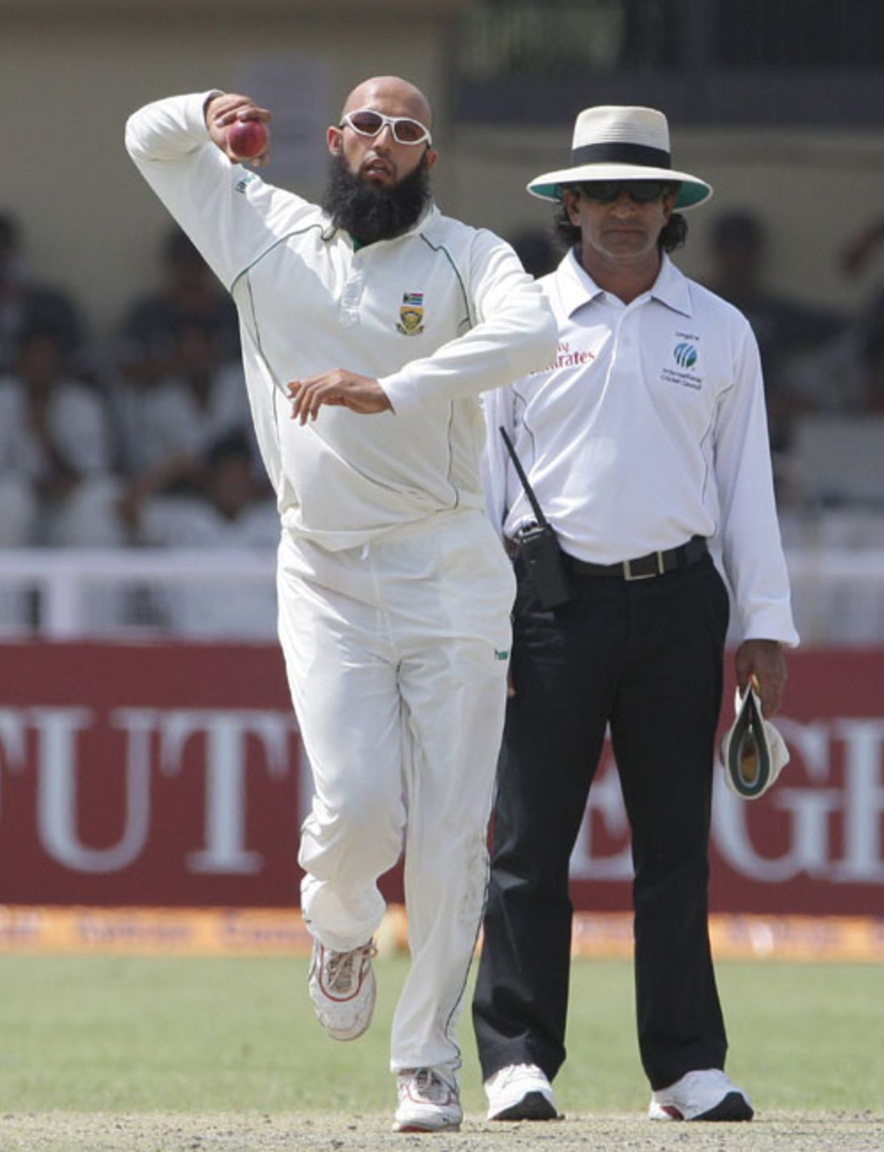 Hashim Amla prepares to turn his arm over, India v South Africa, 3rd Test, Kanpur, 2nd day, April 12, 2008