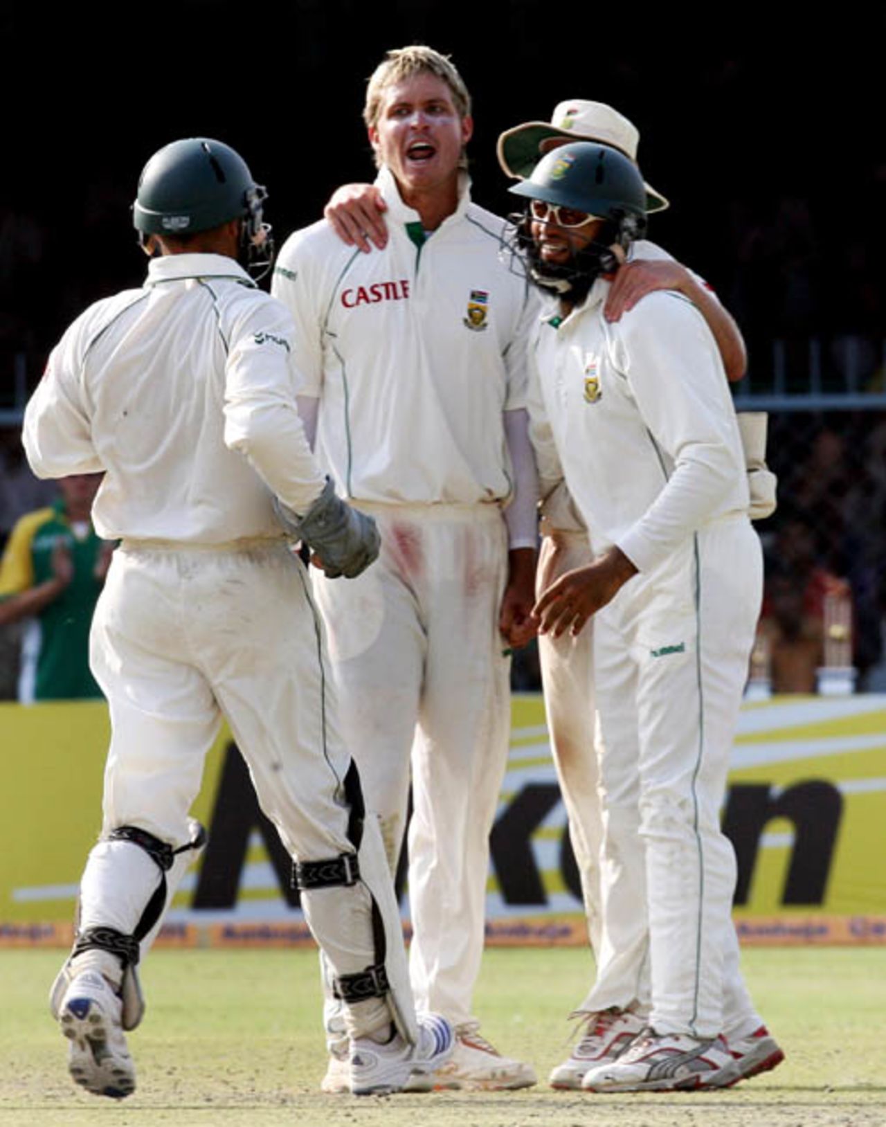 Paul Harris exults at the fall of Mahendra Singh Dhoni, India v South Africa, 3rd Test, Kanpur, 2nd day, April 12, 2008 