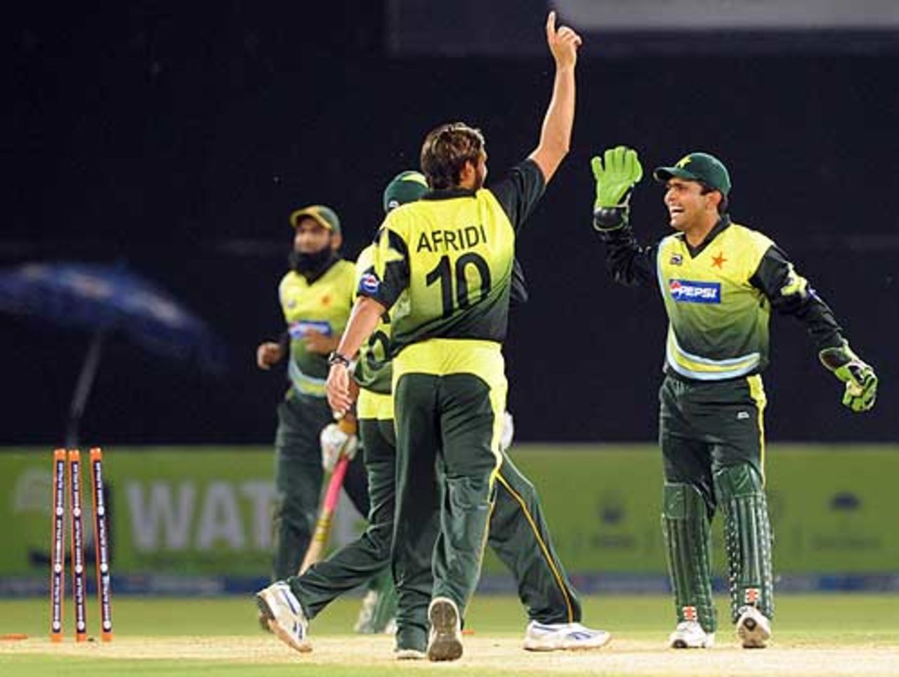 Pakistan celebrate another run out against Bangladesh, Pakistan v Bangladesh, 3rd ODI, Lahore, April 13, 2008