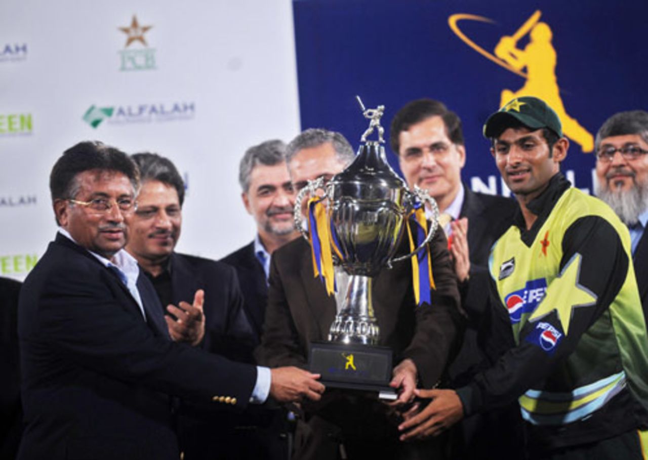 Shoaib Malik collects the trophy from Pervez Musharraf, Pakistan v Bangladesh, 5th ODI, Karachi, April 19, 2008
