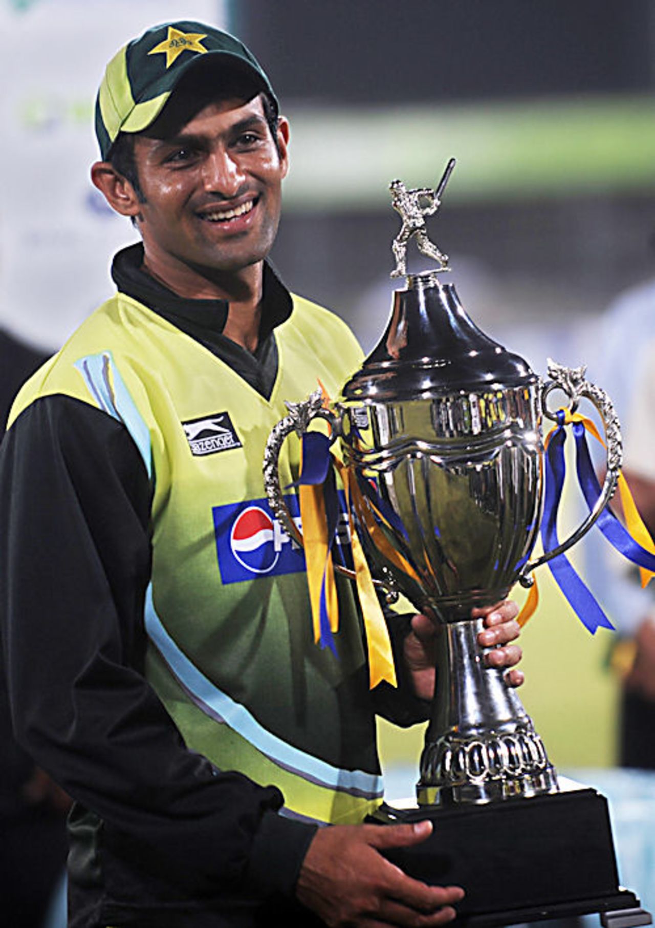 Shoaib Malik collects the trophy from Pervez Musharraf, Pakistan v Bangladesh, 5th ODI, Karachi, April 19, 2008
