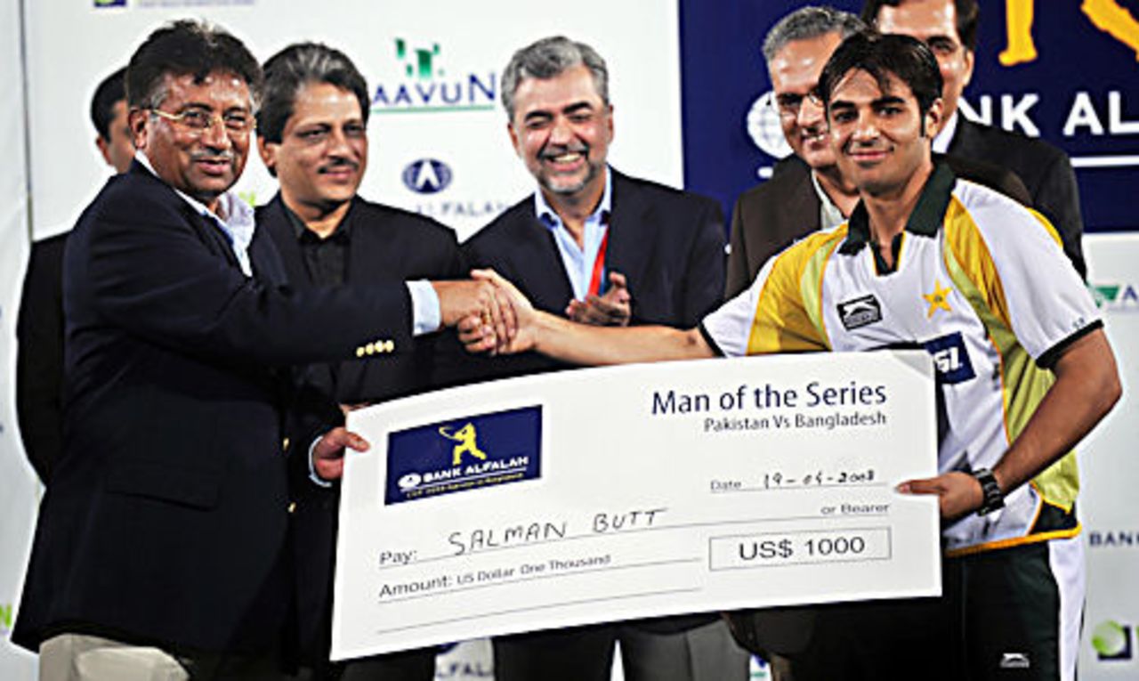 Salman Butt was the Man of the Series, Pakistan v Bangladesh, 5th ODI, Karachi, April 19, 2008