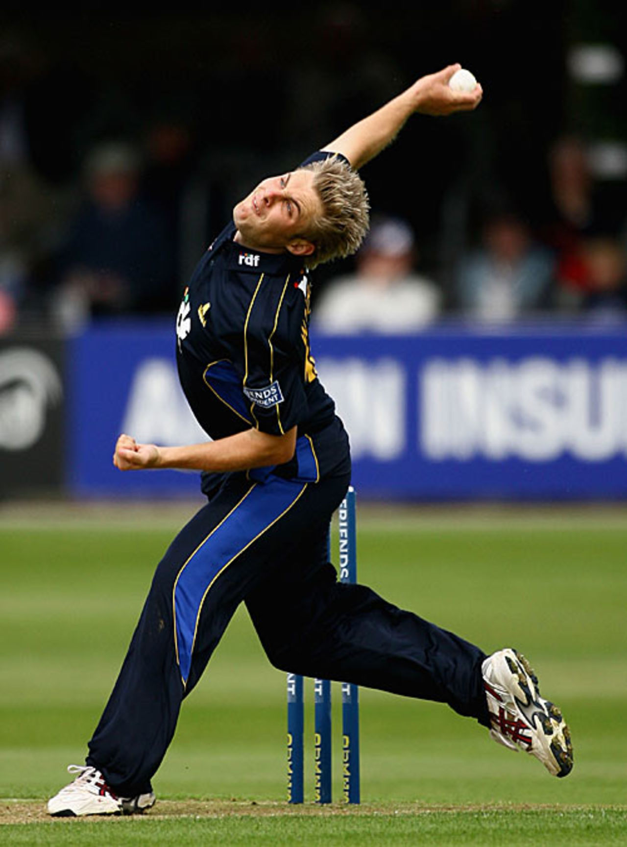 Luke Wright in his delivery stride, Essex v Sussex, Friends Provident Trophy, Chelmsford, April 27, 2008